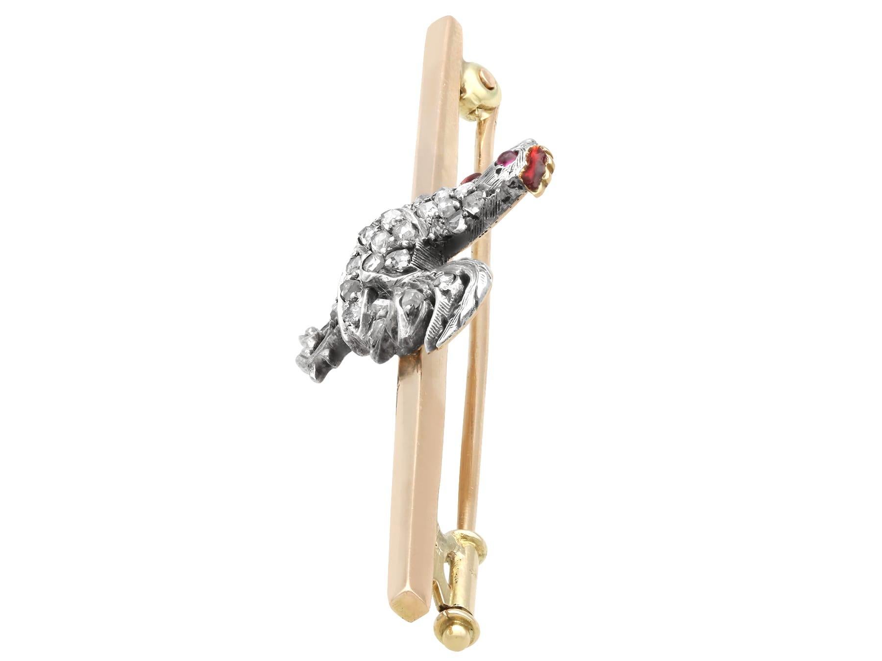 Antique Diamond, Ruby and Enamel 14k Yellow Gold Cockerel Bar Brooch In Excellent Condition For Sale In Jesmond, Newcastle Upon Tyne