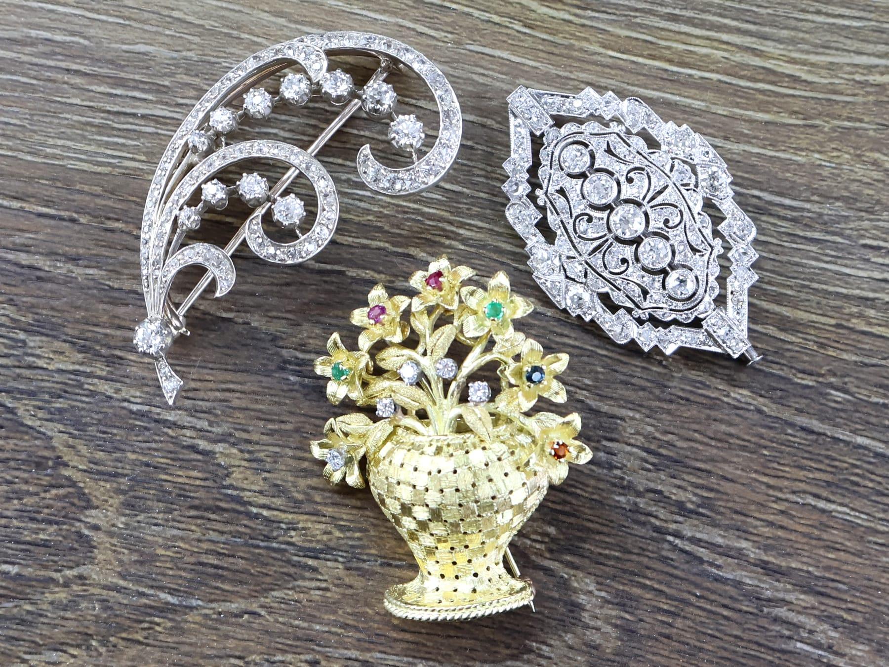 Antica spilla in oro giallo 18 ct. 0,15 ct. e diamanti 0,12 ct. in vendita 1