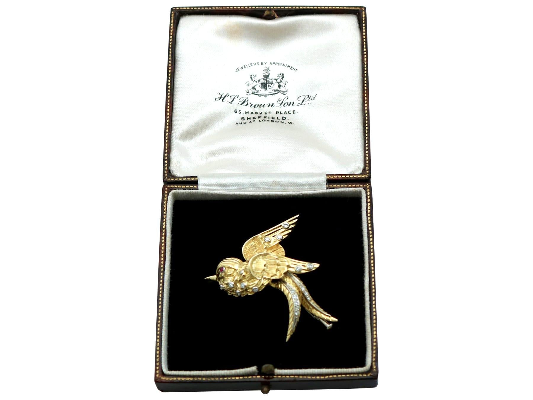 Antique 0.19 Carat Diamond and Ruby 18k Yellow Gold Bird Brooch For Sale 6