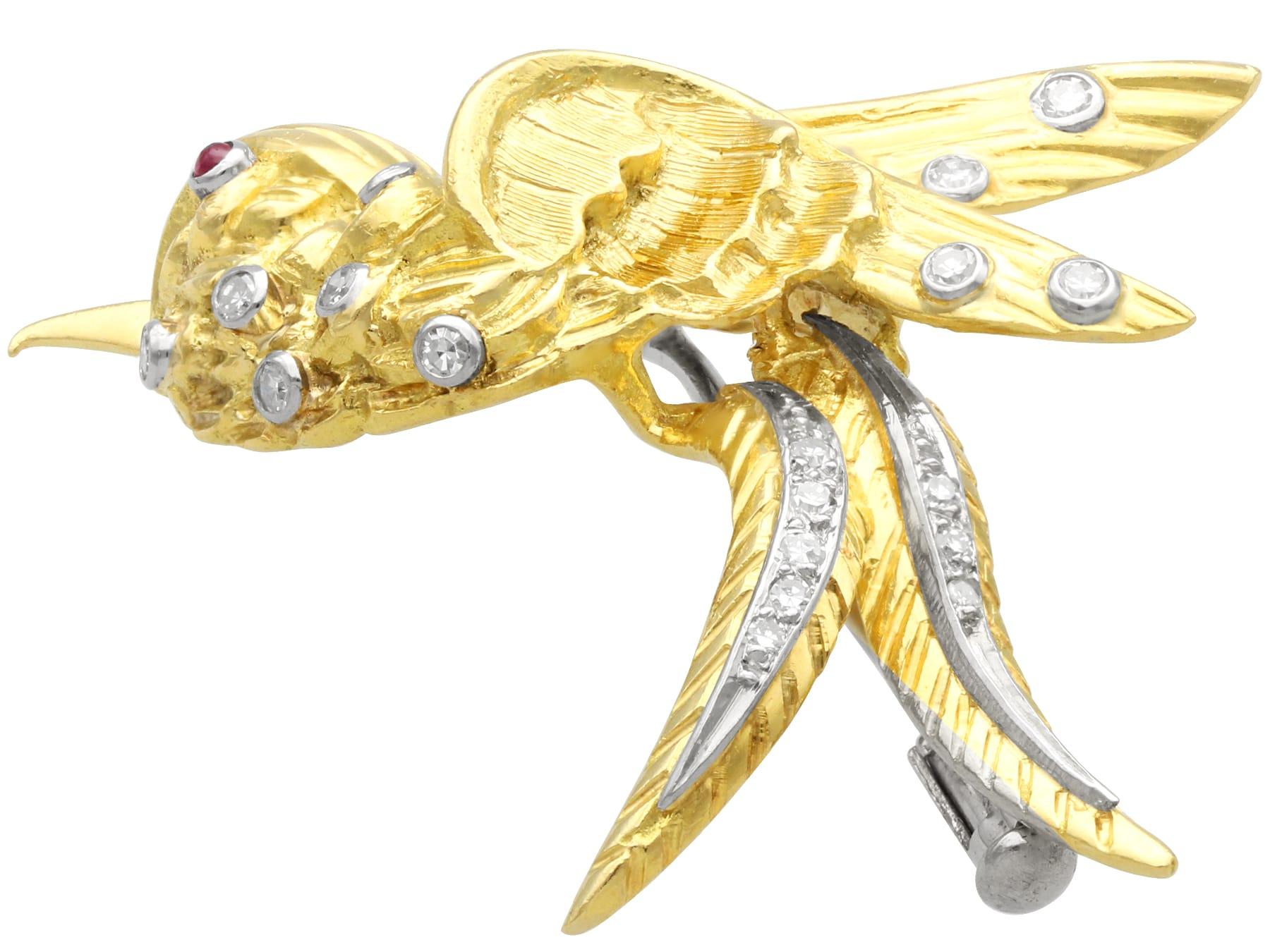 Antique 0.19 Carat Diamond and Ruby 18k Yellow Gold Bird Brooch In Excellent Condition For Sale In Jesmond, Newcastle Upon Tyne