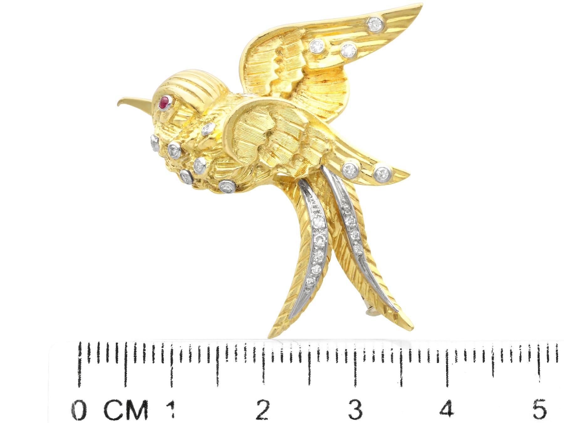Antique 0.19 Carat Diamond and Ruby 18k Yellow Gold Bird Brooch For Sale 2