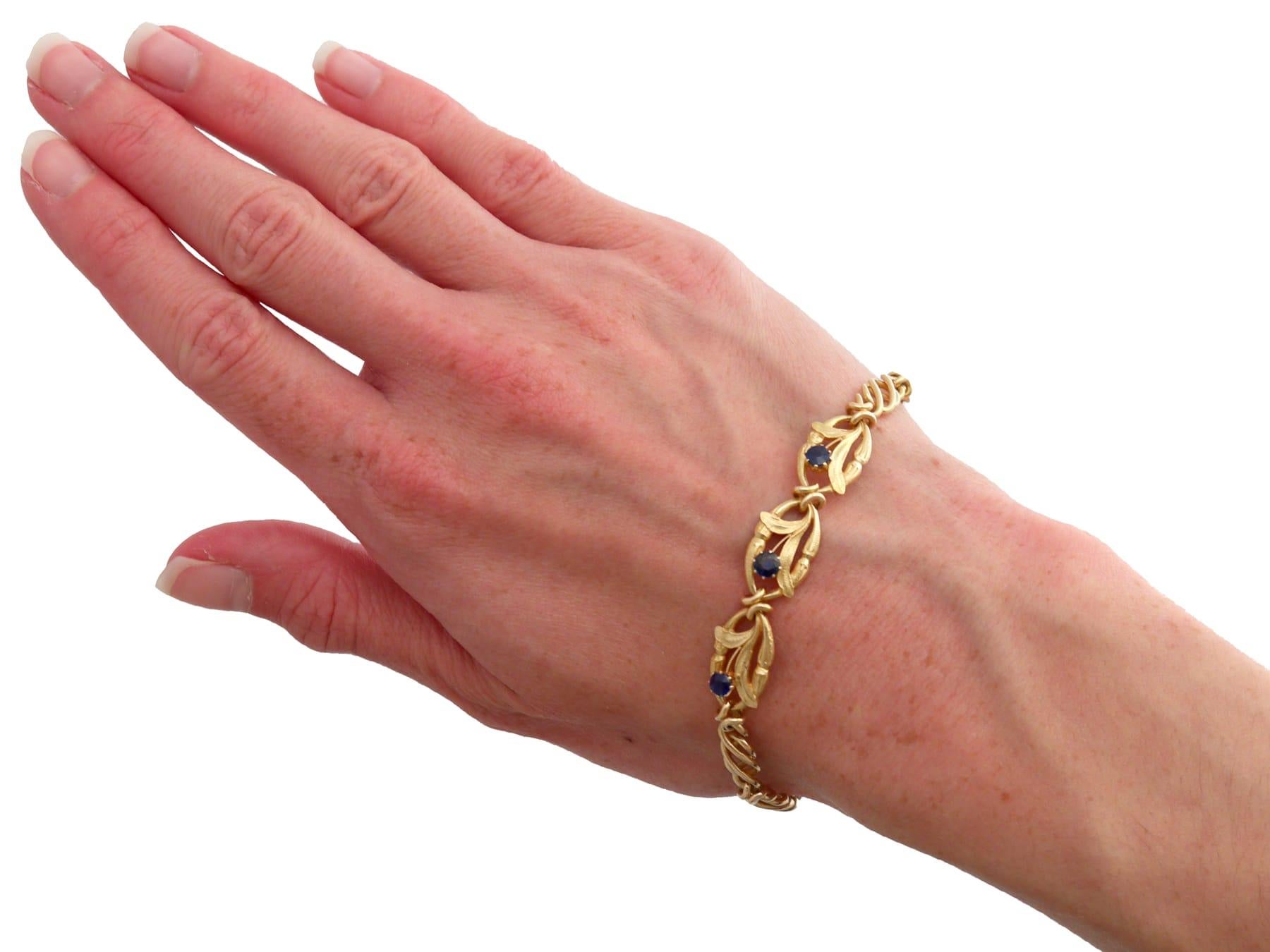 Bracelet ancien en saphir basaltique de 0,20 carat et or jaune 18k Circa 1925 en vente 7