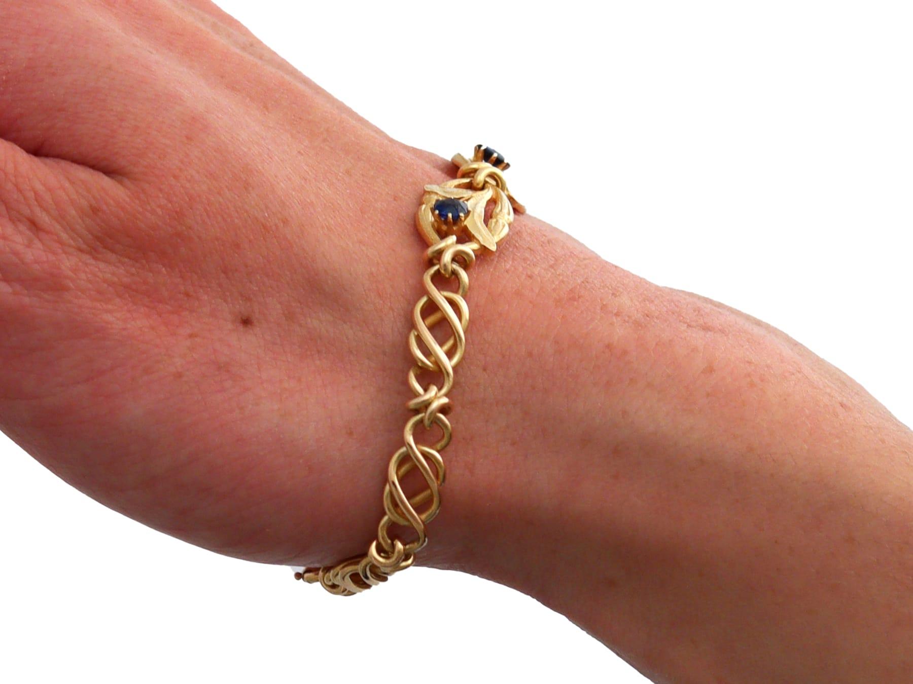 Bracelet ancien en saphir basaltique de 0,20 carat et or jaune 18k Circa 1925 en vente 8