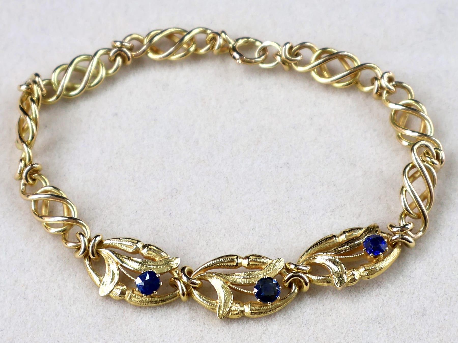 Bracelet ancien en saphir basaltique de 0,20 carat et or jaune 18k Circa 1925 Unisexe en vente