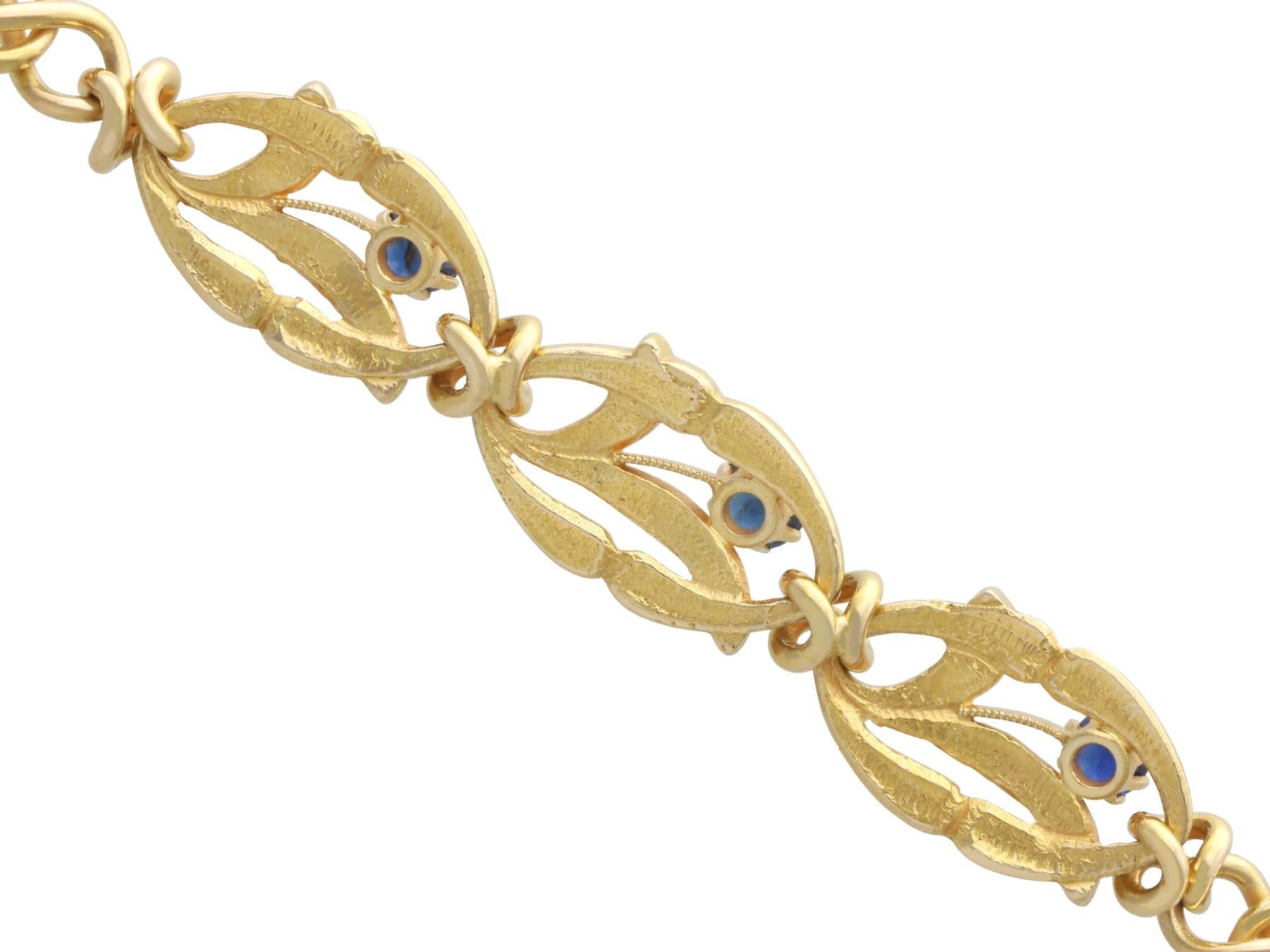 Bracelet ancien en saphir basaltique de 0,20 carat et or jaune 18k Circa 1925 en vente 4