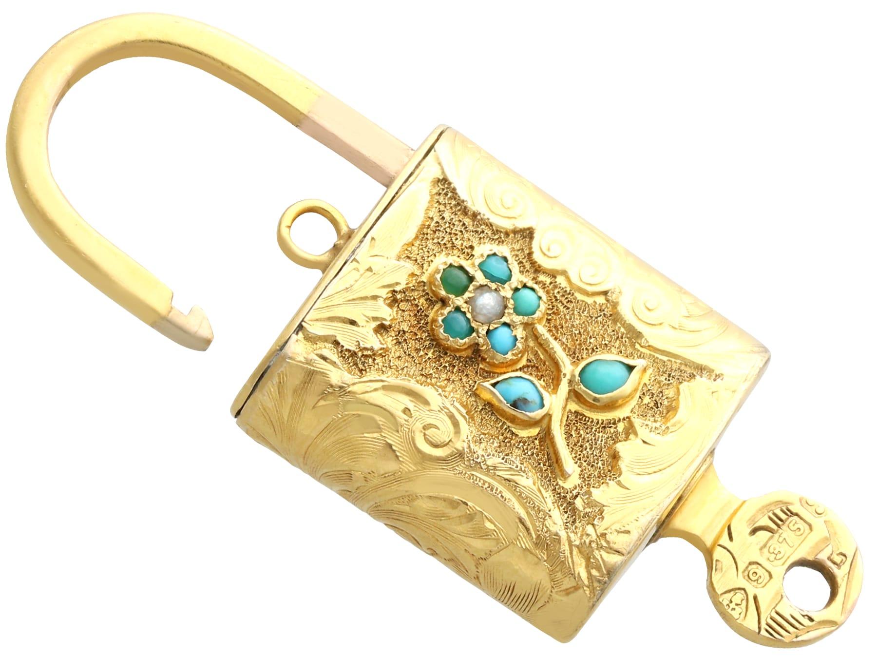 Fermoir/bracelet ancien en or jaune 9 carats avec turquoise et perles de 0,20 carat  en vente 1