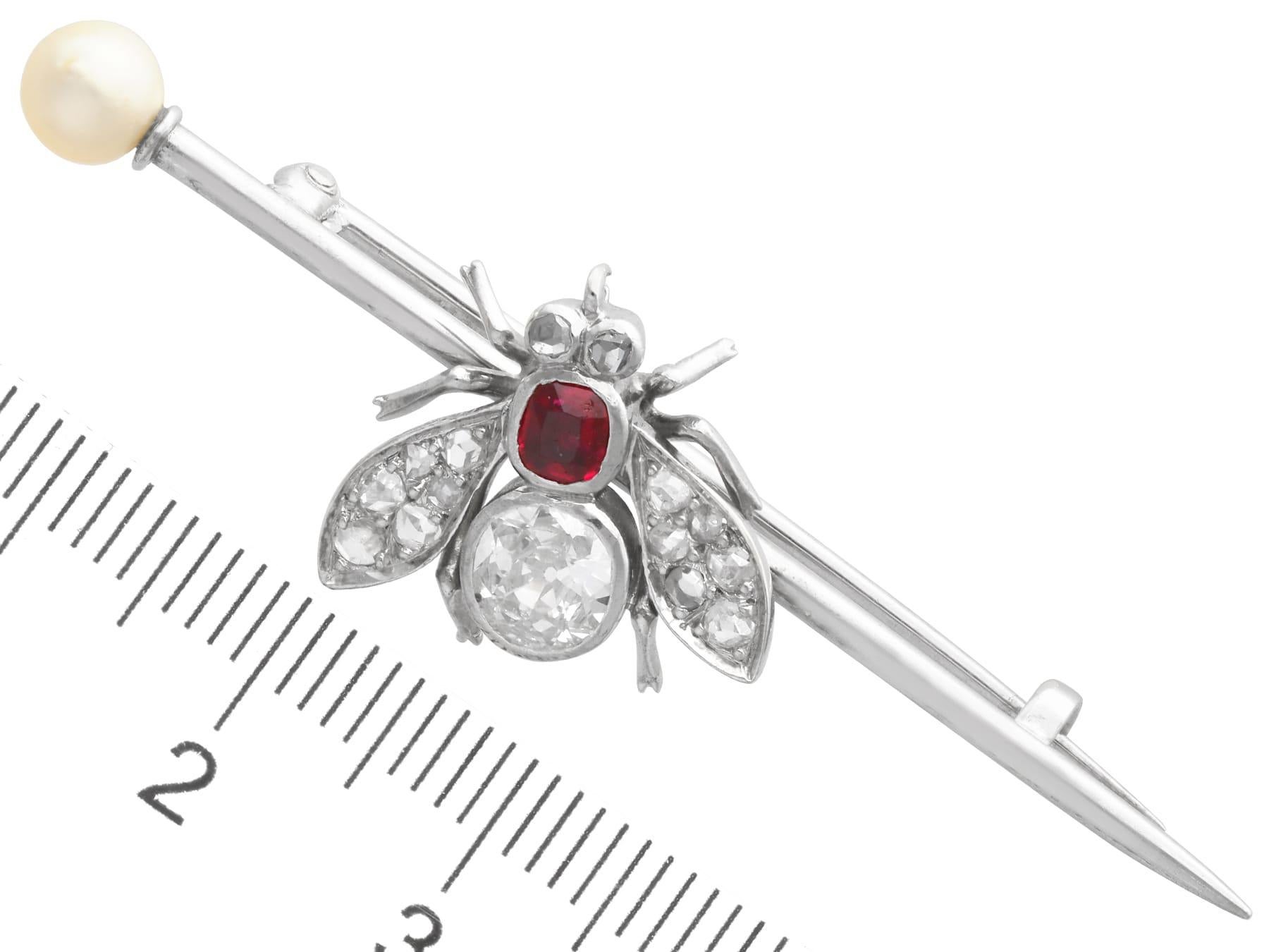 Antico rubino da 0,26 carati, diamante da 1,02 carati, perla d'argento con insetto incastonato, spilla a barretta in vendita 4