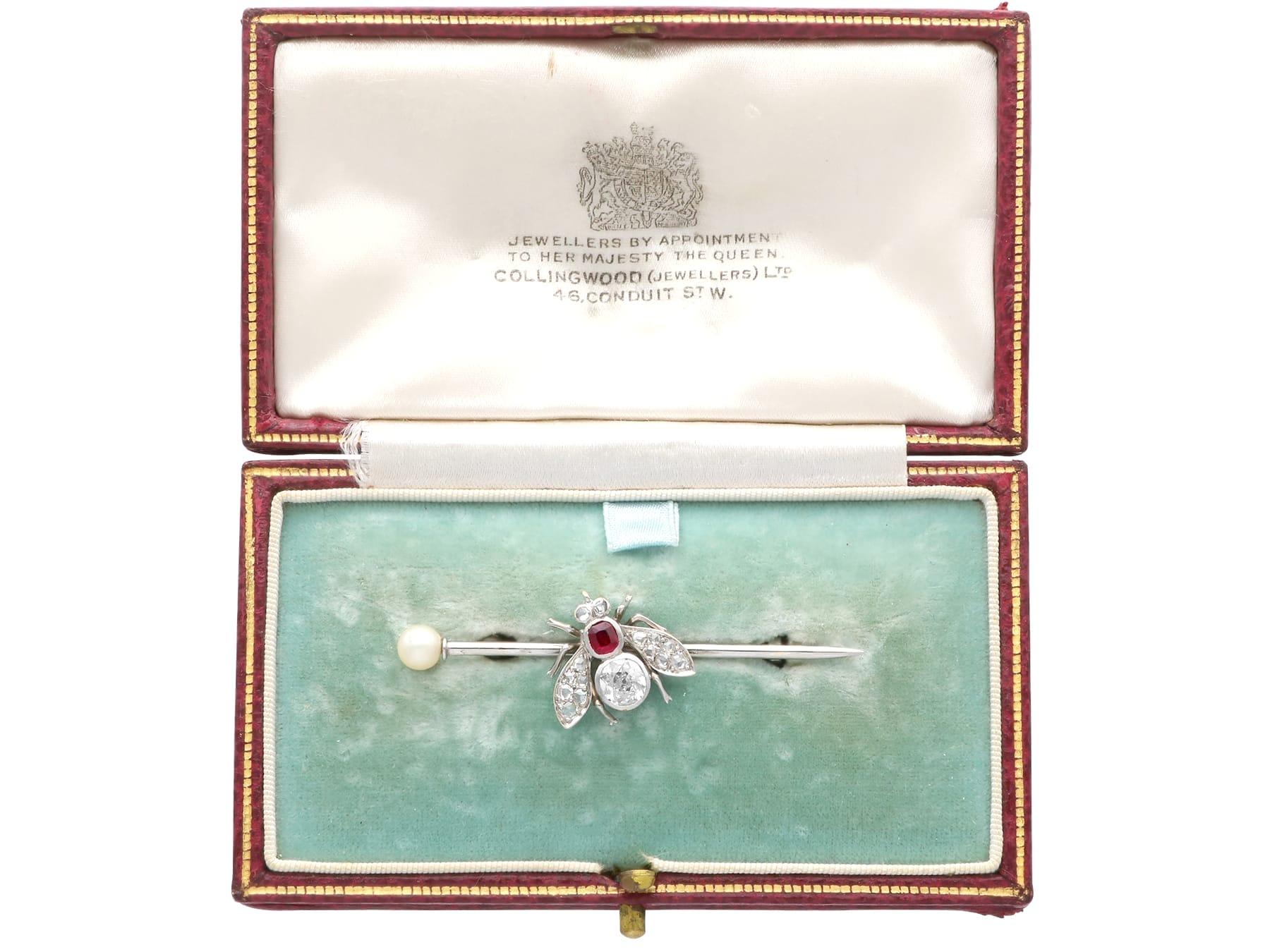 Antico rubino da 0,26 carati, diamante da 1,02 carati, perla d'argento con insetto incastonato, spilla a barretta in vendita 6