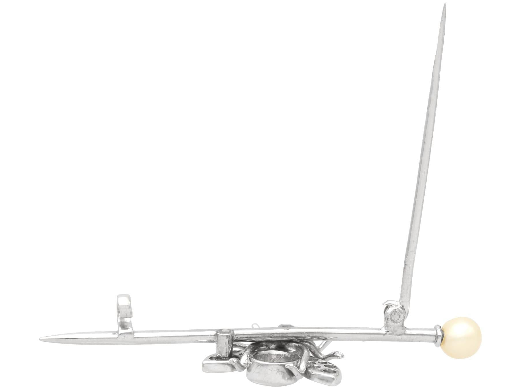 Antico rubino da 0,26 carati, diamante da 1,02 carati, perla d'argento con insetto incastonato, spilla a barretta in vendita 3