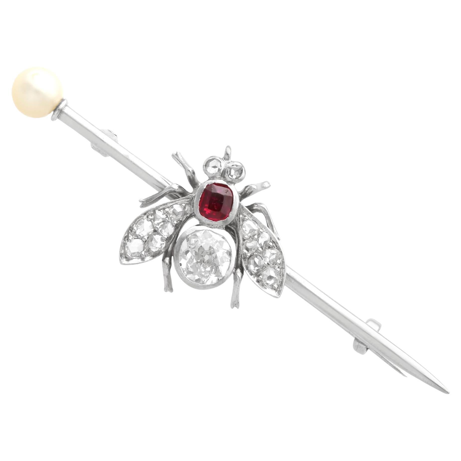 Antico rubino da 0,26 carati, diamante da 1,02 carati, perla d
argento con insetto incastonato, spilla a barretta