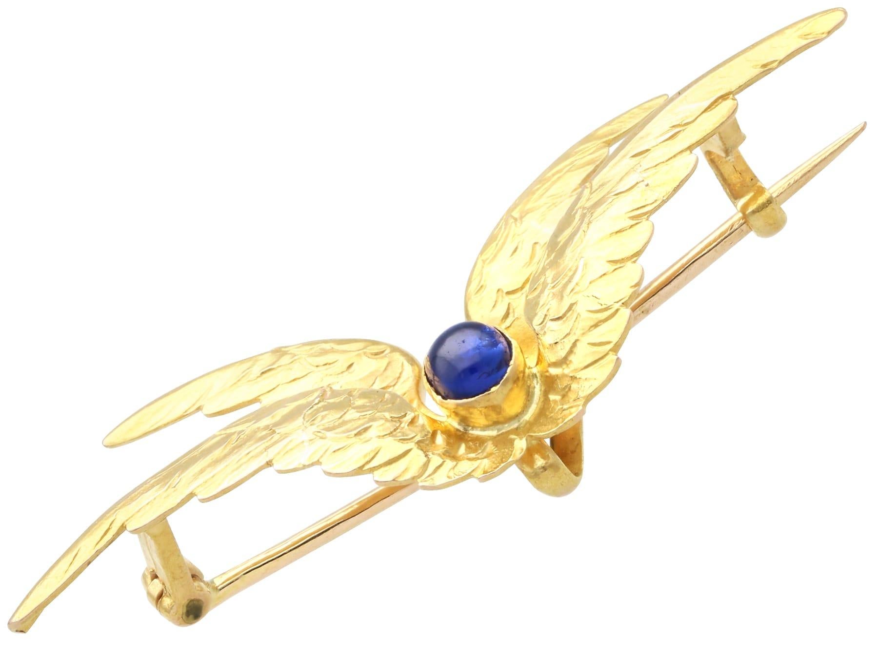 Cabochon Antique 0.26 Carat Sapphire and 21k Yellow Gold Sweetheart Brooch, circa 1900