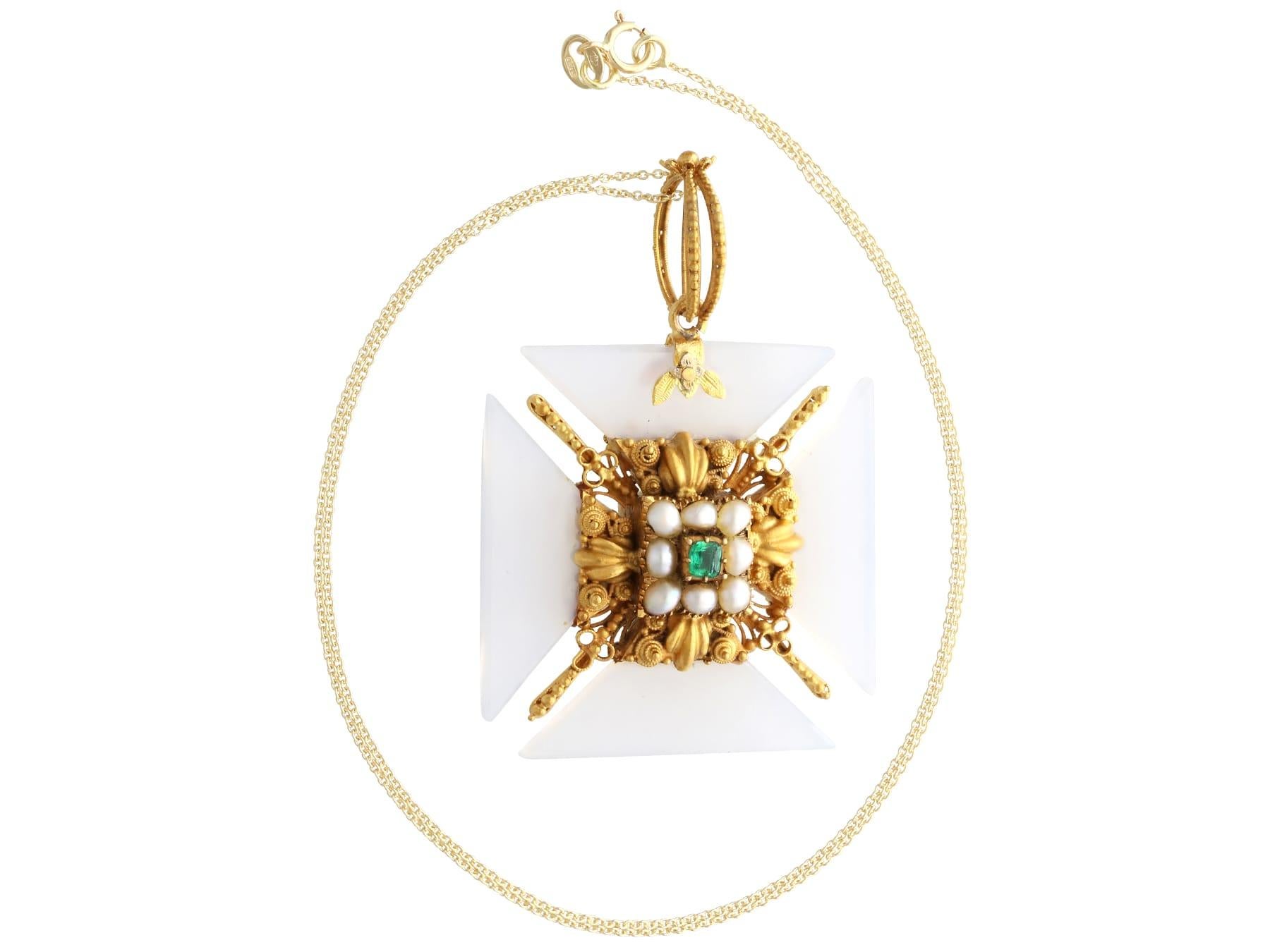 Pendentif ancien en or jaune 21 carats, émeraude, agate, perle et émeraude de 0,28 carat, c. 1830 Excellent état - En vente à Jesmond, Newcastle Upon Tyne