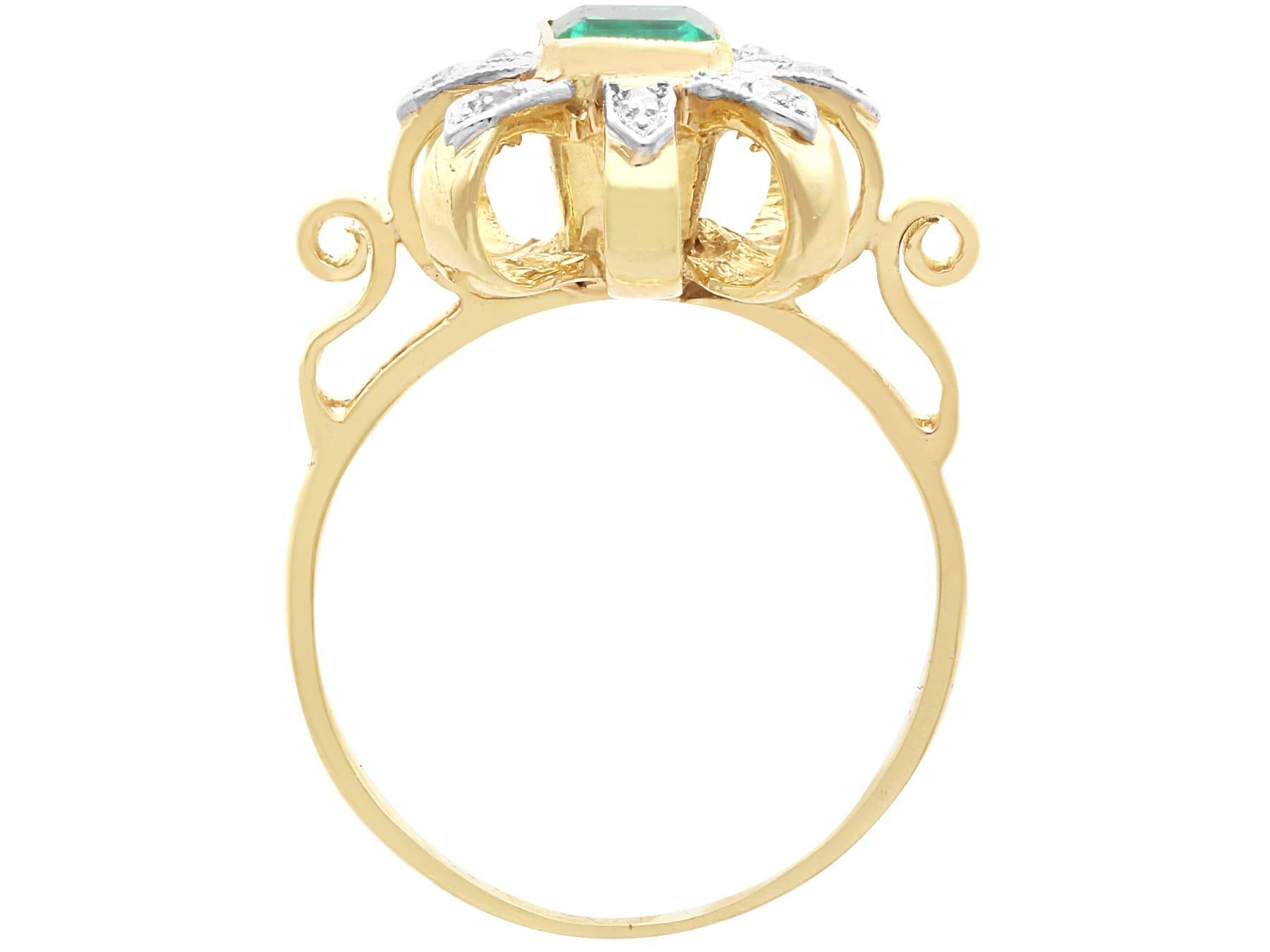 Antique 0.32 Carat Emerald and Diamond, 15k Yellow Gold Ring Circa 1925 For Sale 2
