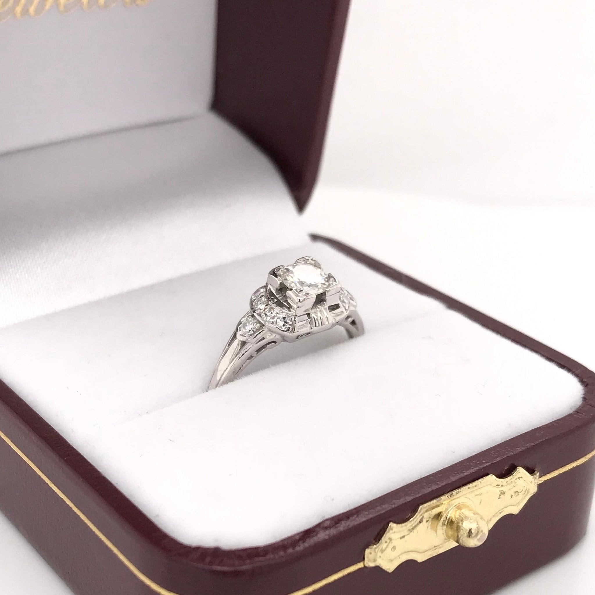 Antique 0.35 Carat Platinum Diamond Ring In Excellent Condition For Sale In Montgomery, AL