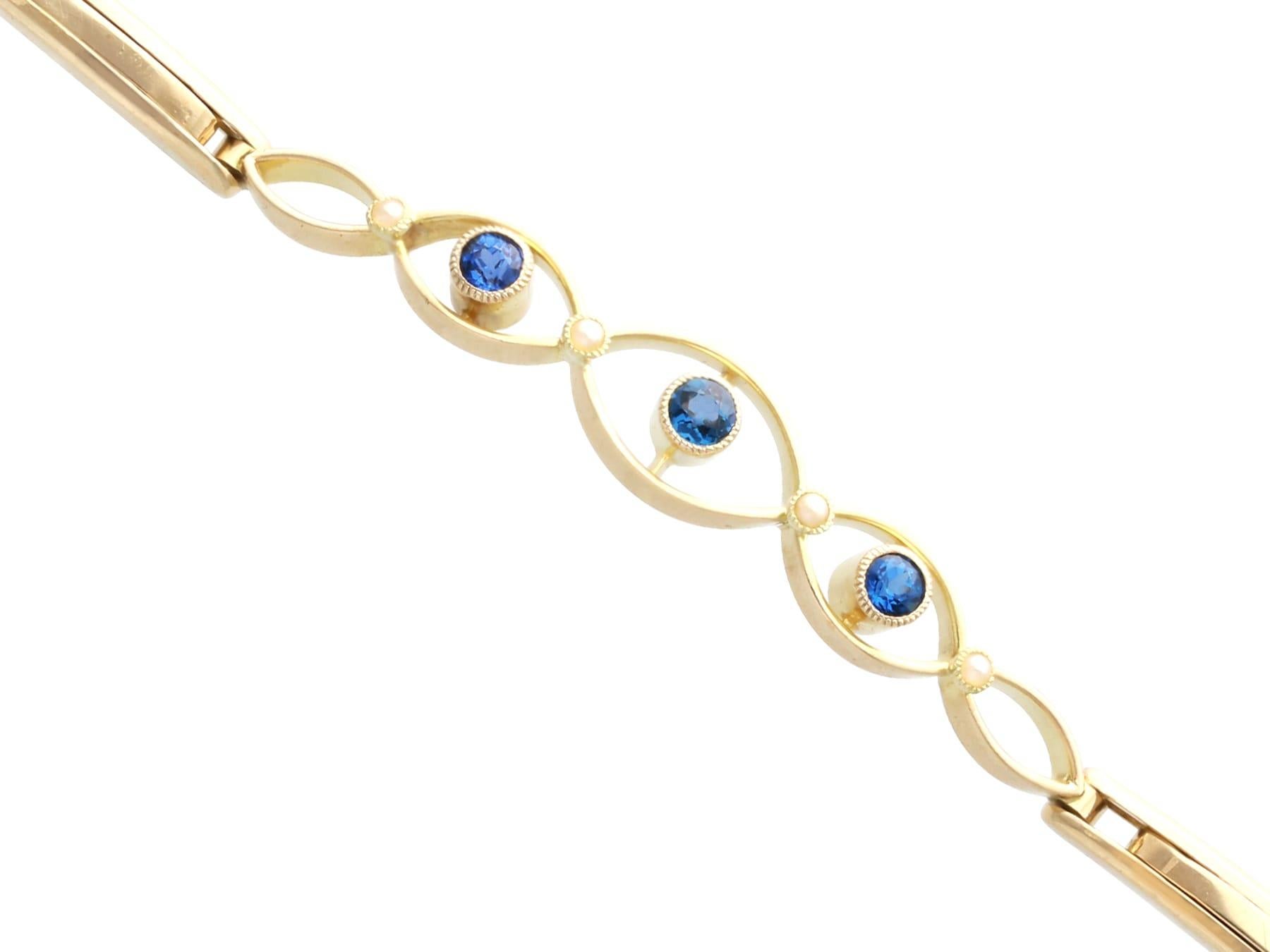 Taille ronde Bracelet ancien en or jaune 9 carats avec saphirs et perles de 0,36 carat, c. 1930 en vente