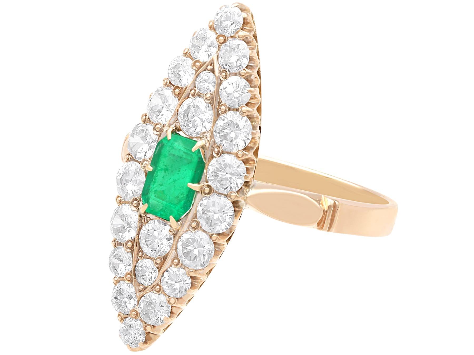 Bague ancienne en or jaune 9 carats avec émeraude de 0,39 carat et diamants de 2,04 carats, c. 1920 en vente 1