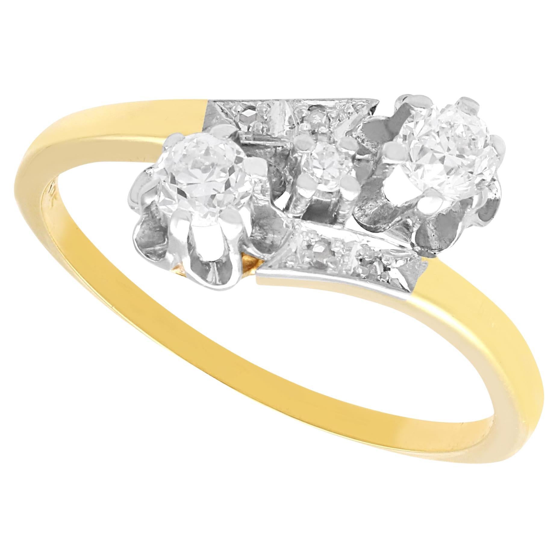 Bague torsadée des années 1920 en or jaune 14 carats et diamants de 0,41 carat en vente