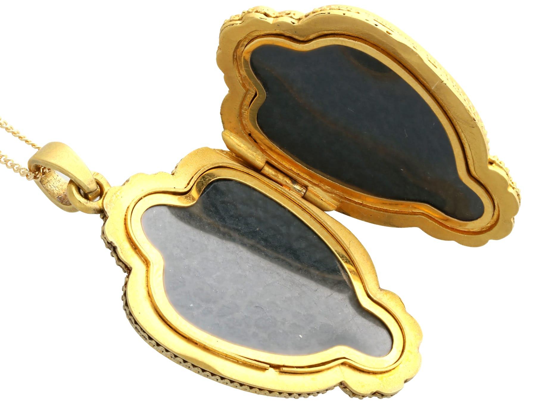 Antique 0.45 Carat Diamond Enamel and 16K Yellow Gold Locket Pendant For Sale 2
