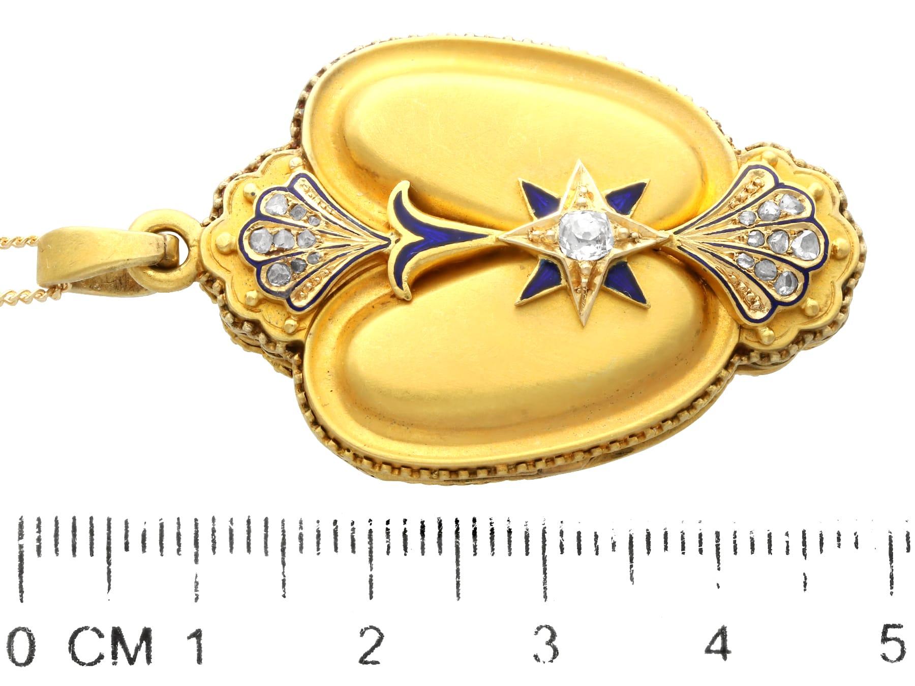 Pendentif médaillon ancien en or jaune 16 carats, émaillé de diamants de 0,45 carat en vente 5