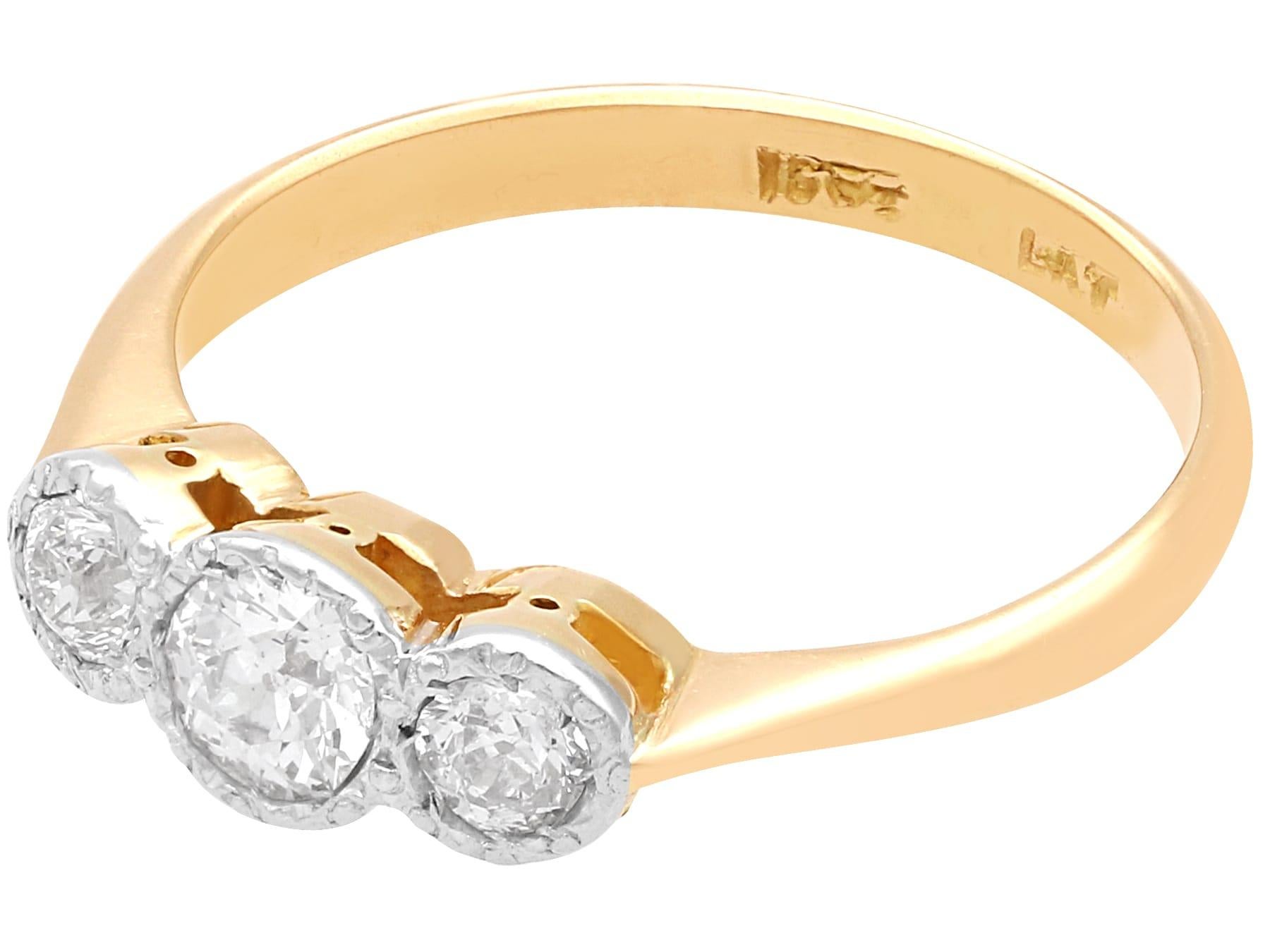 Old European Cut Antique 0.46Ct Diamond and 18k Yellow Gold Trilogy Ring Circa 1930 For Sale