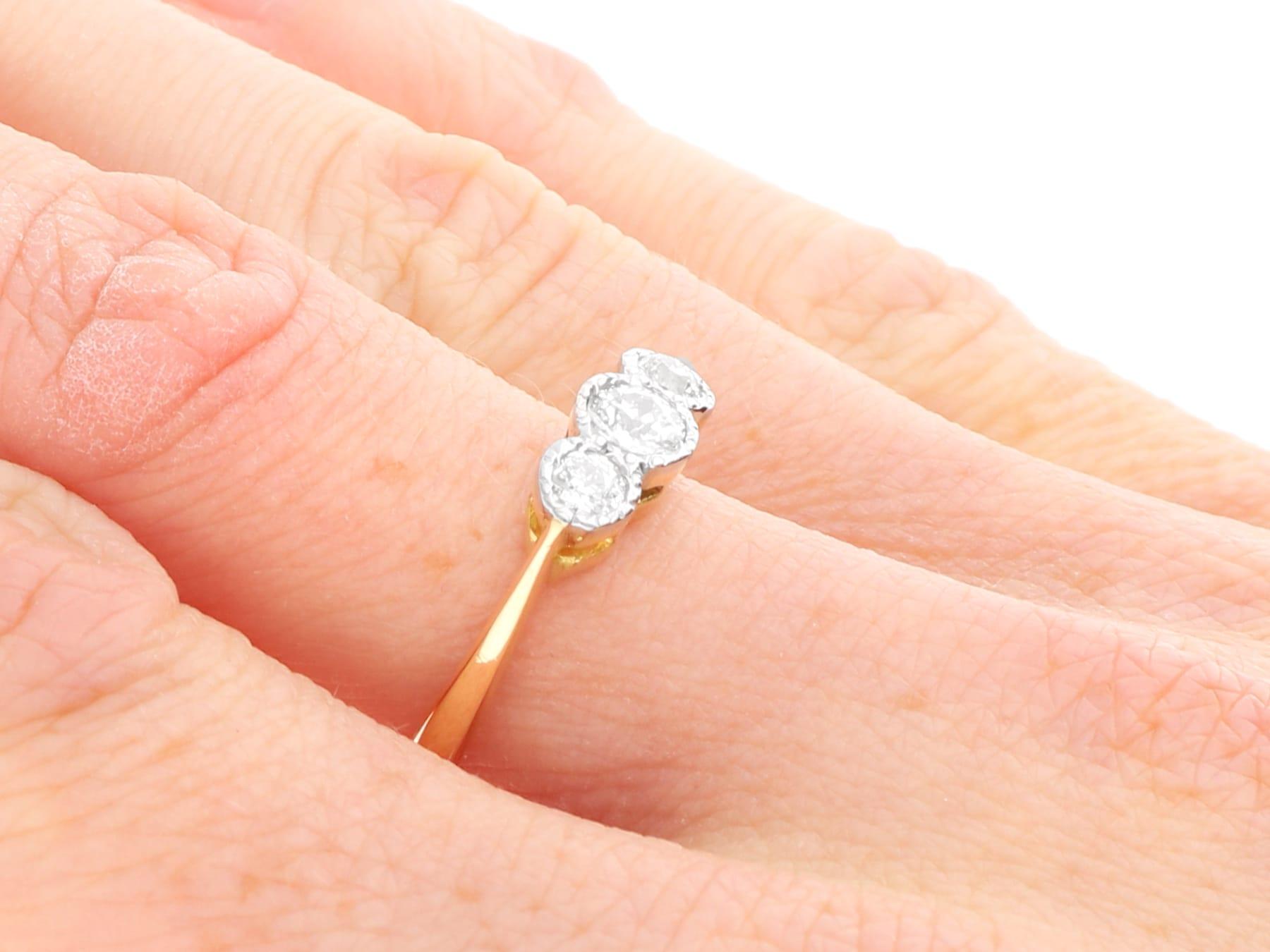 Antique 0.46Ct Diamond and 18k Yellow Gold Trilogy Ring Circa 1930 For Sale 3