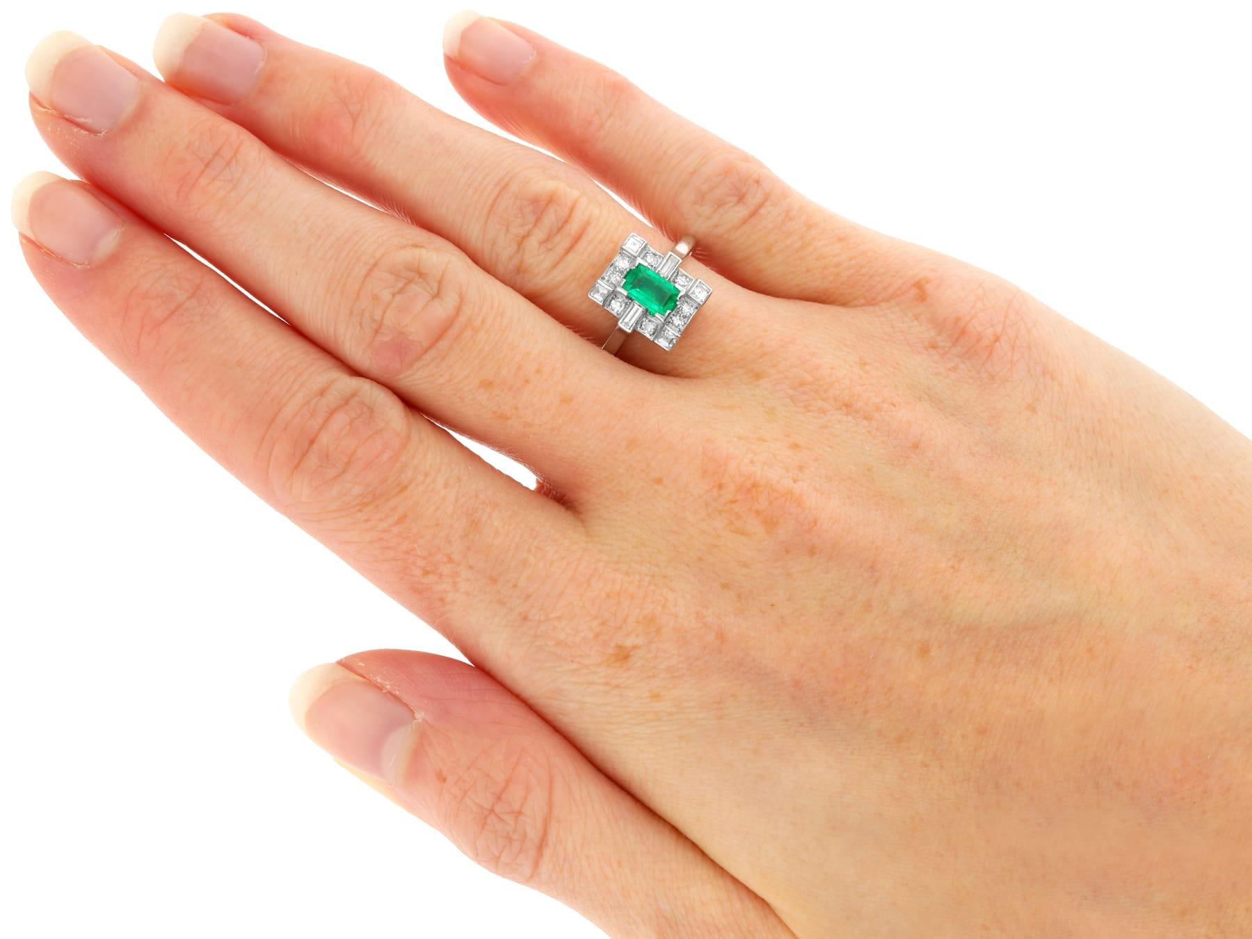 Antique 0.50 Carat Emerald and 0.33 Carat Diamond 18k White Gold Dress Ring For Sale 3