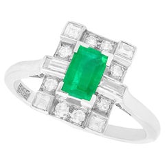 Bague habillée en or blanc 18 carats avec émeraude de 0,50 carat et diamants de 0,33 carat