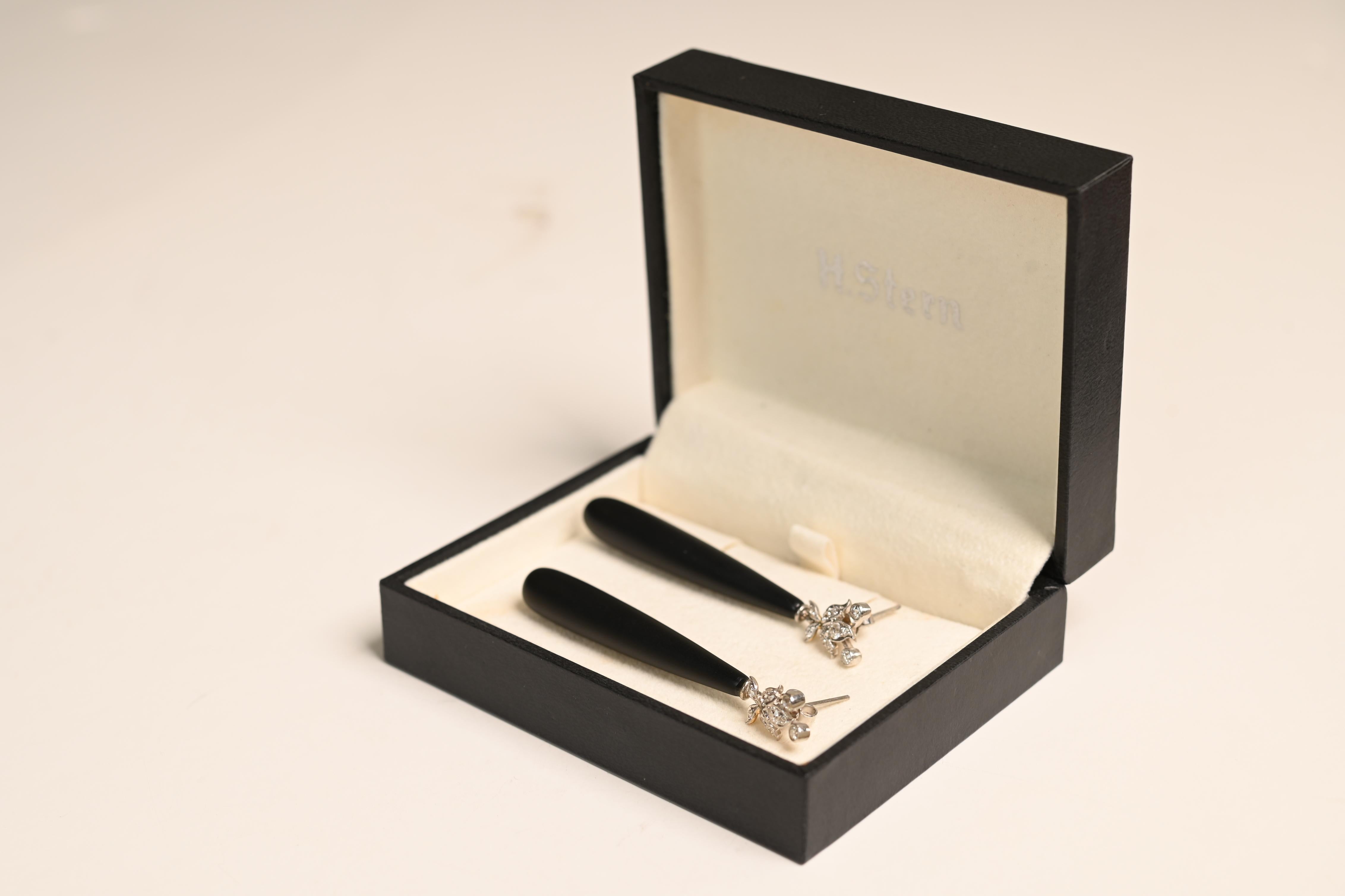 Art déco Boucles d'oreilles anciennes en platine avec diamants (environ 0,5 carat) et onyx, c. 1910 en vente