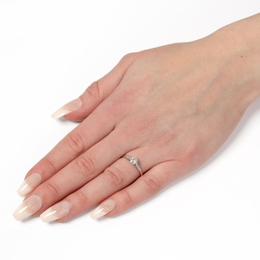 Bague solitaire ancienne en diamant 0,50 carat, c.1920 Bon état - En vente à London, GB