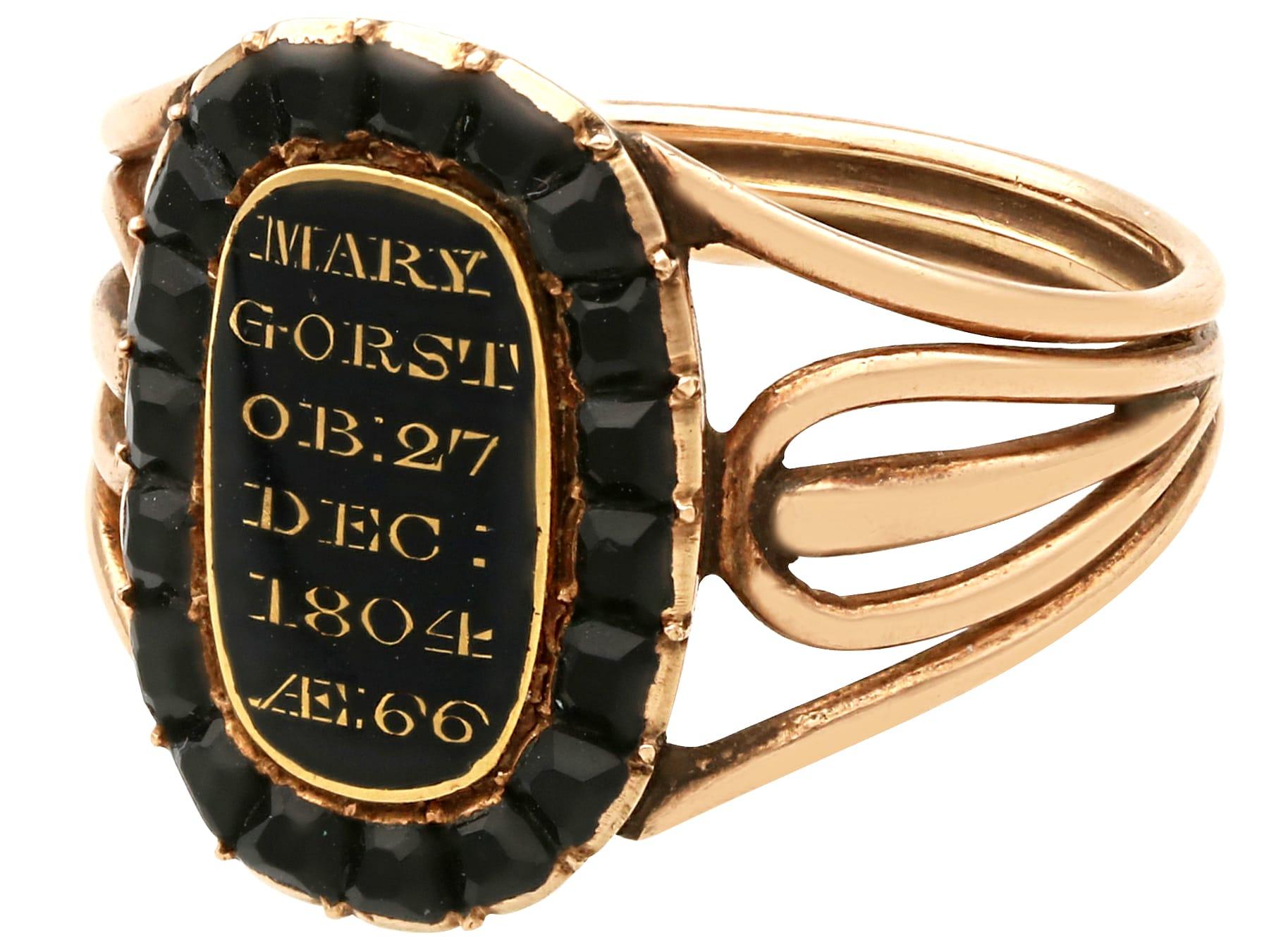 Antique 0.57Ct Jet, Black Enamel and 9k Yellow Gold Mourning Ring Circa 1804 For Sale 1