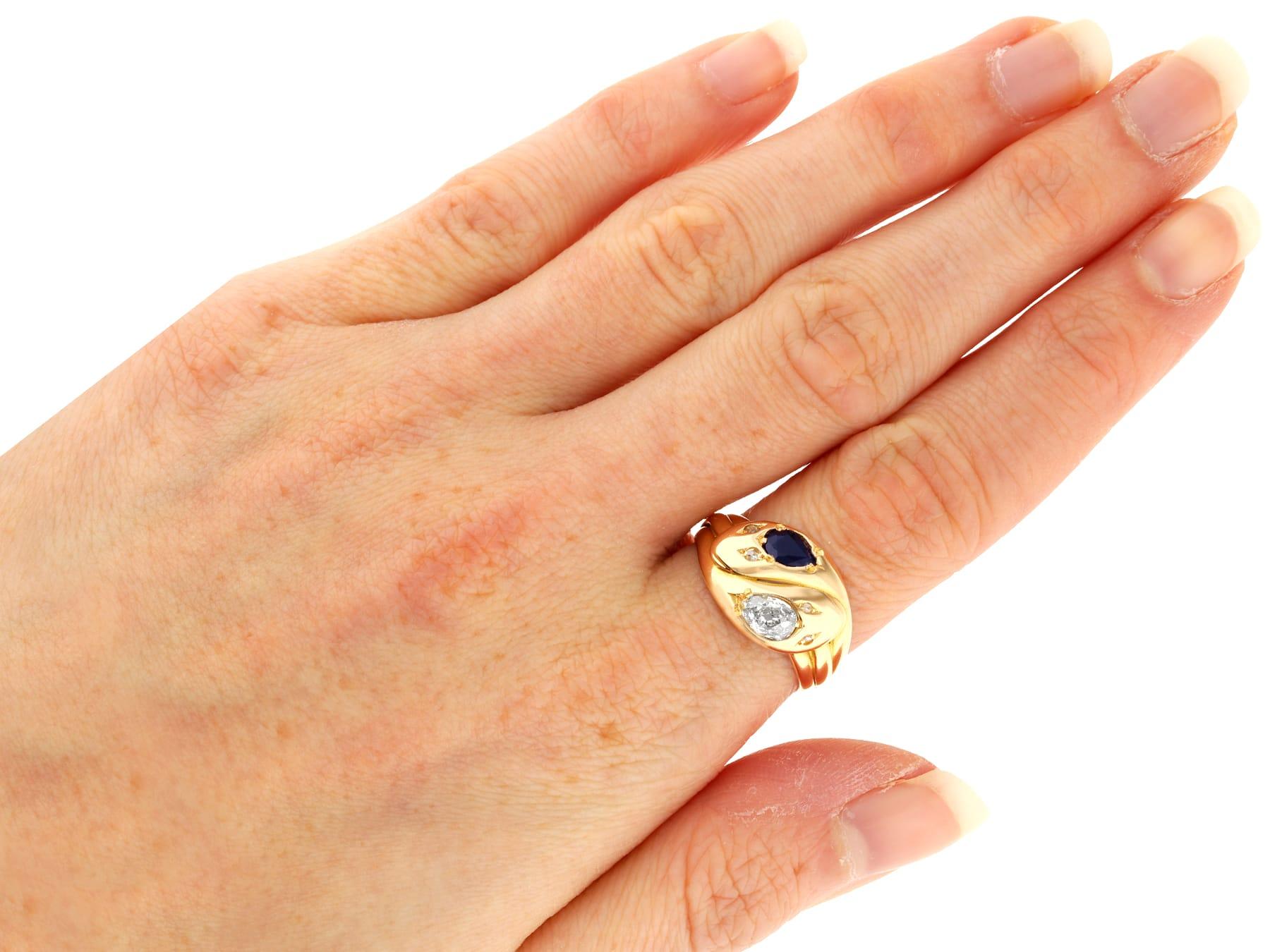 Antiguo anillo serpiente de oro amarillo de 18 qt con zafiro de 0,63 qt y diamante de 0,77 qt en venta 1