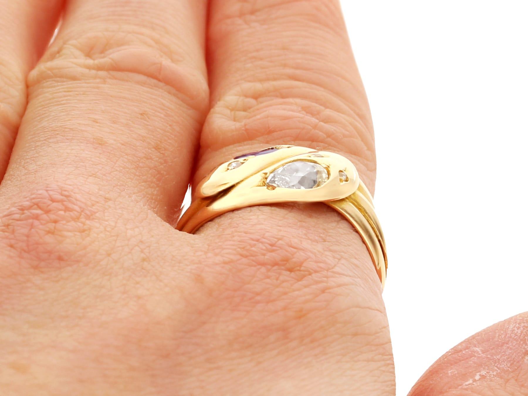 Antiguo anillo serpiente de oro amarillo de 18 qt con zafiro de 0,63 qt y diamante de 0,77 qt en venta 3