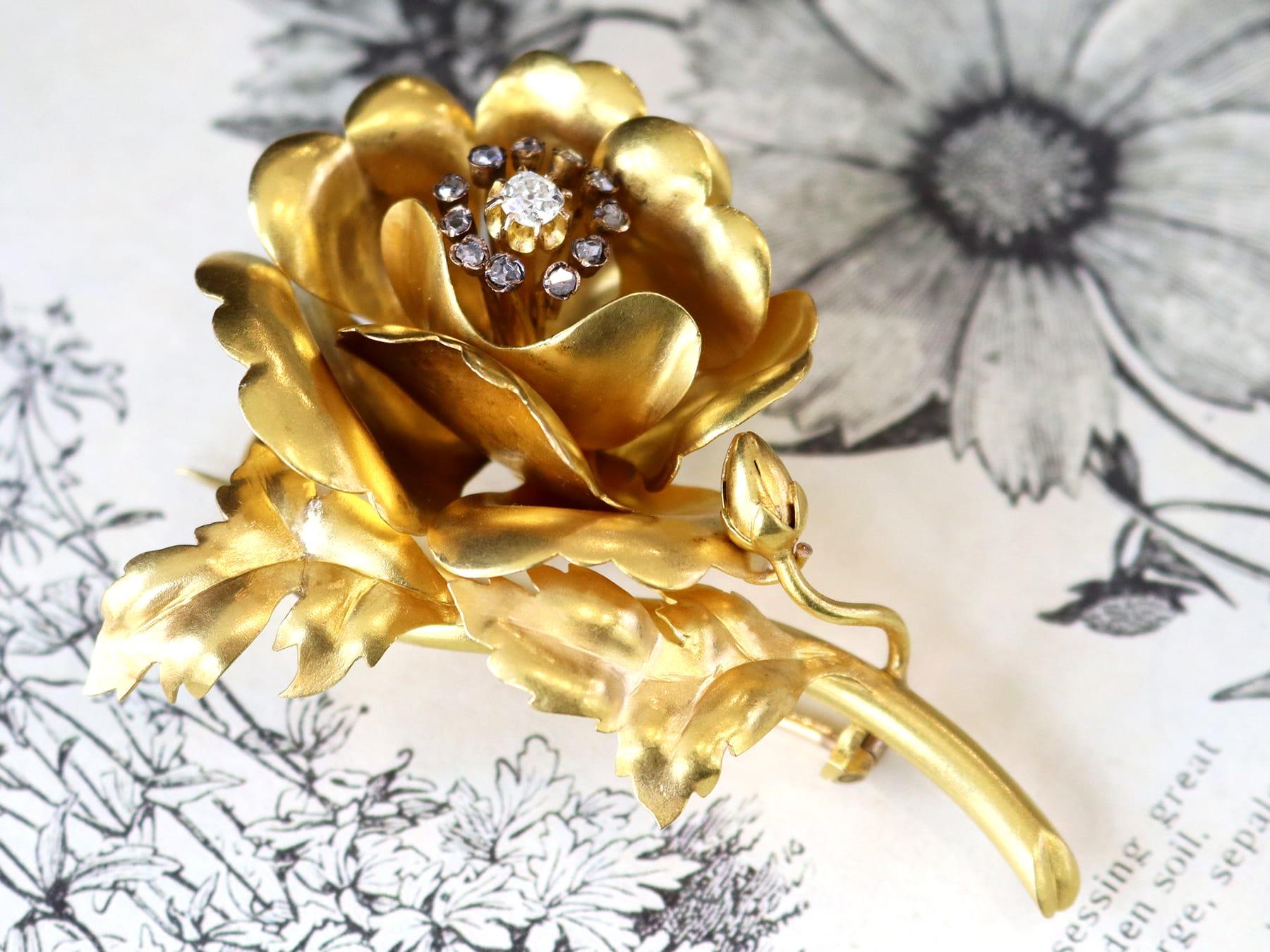 Antique 0.65 Carat Diamond and 22k Yellow Gold Floral Brooch Circa 1880 In Excellent Condition For Sale In Jesmond, Newcastle Upon Tyne