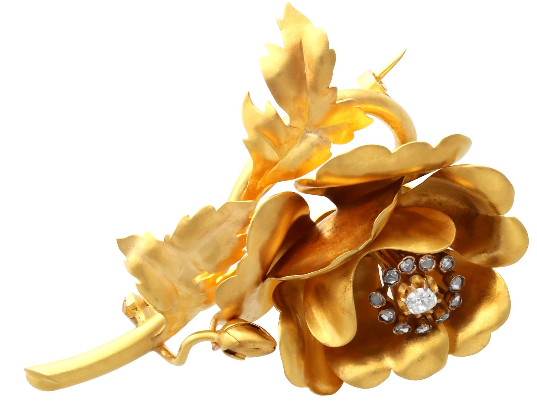 Antique 0.65 Carat Diamond and 22k Yellow Gold Floral Brooch Circa 1880 For Sale 2