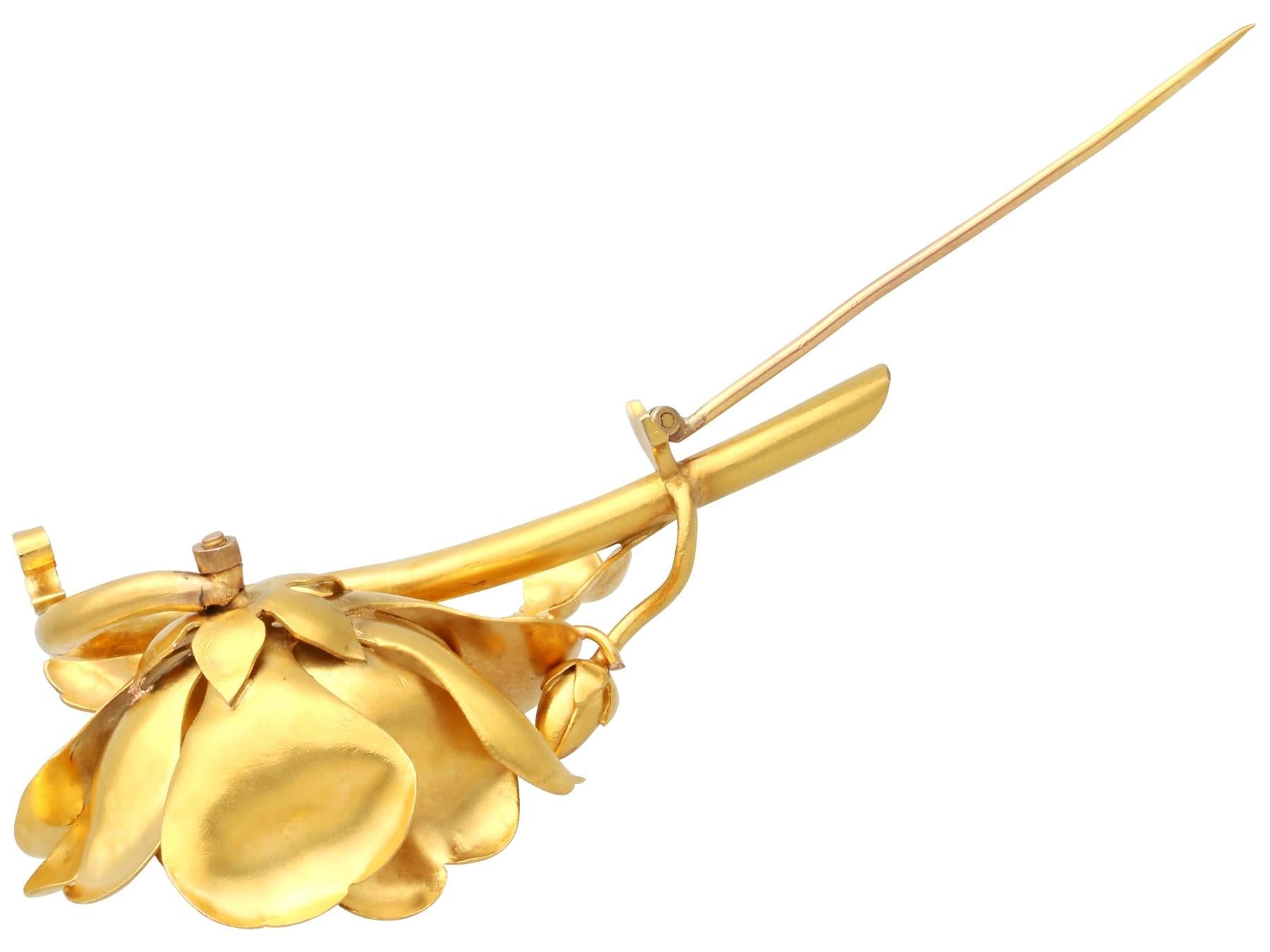 Antique 0.65 Carat Diamond and 22k Yellow Gold Floral Brooch Circa 1880 For Sale 4