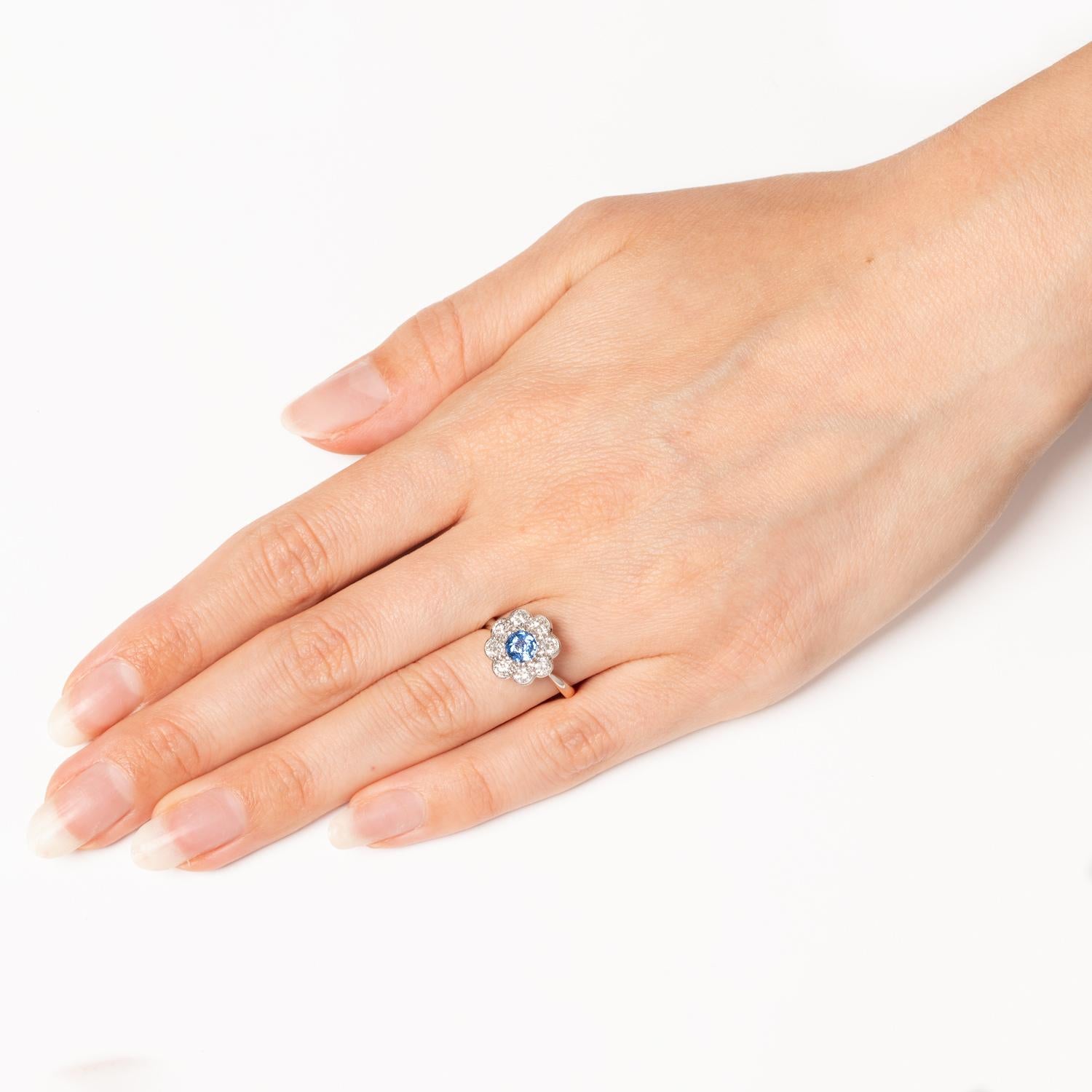 Antique 0.65ct Sapphire and Diamond Cluster Ring, c.1920s In Good Condition For Sale In London, GB