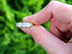 Opale da 0,68 carati e diamante da 1,75 carati - Anello a cinque pietre in oro giallo 18K