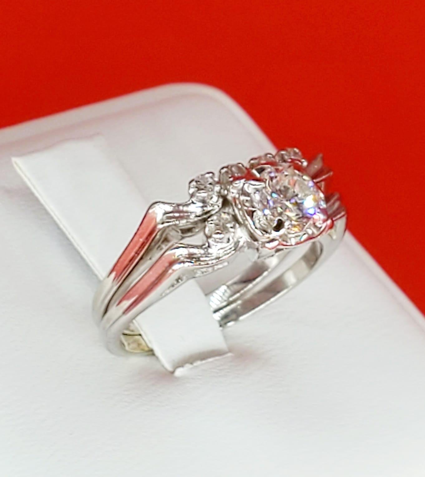 Round Cut Antique 0.70 Carat Diamonds 2-Piece Wavy Engagement Ring 14 Karat White Gold For Sale