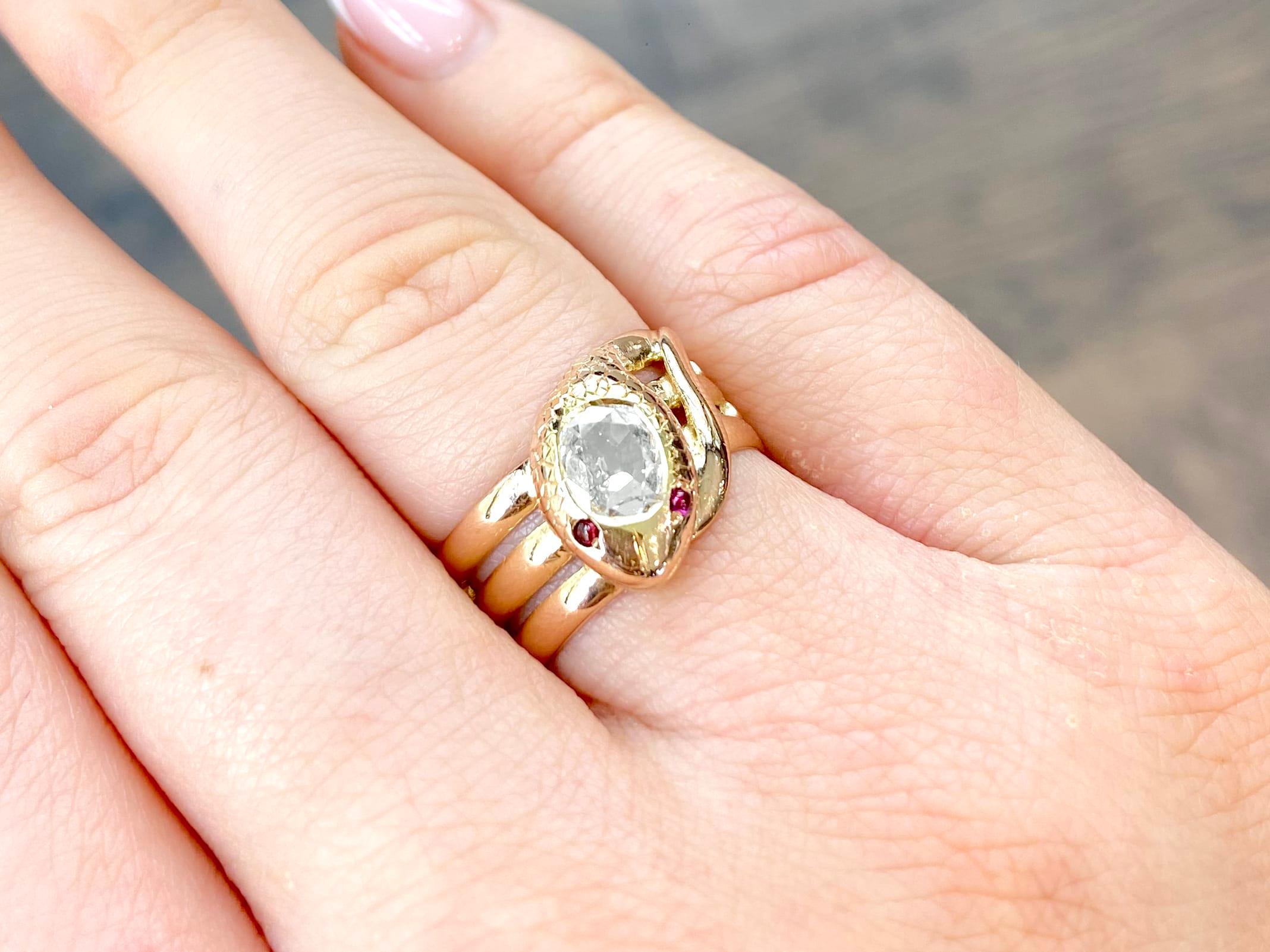 Anello a serpente antico in oro rosa 18k con diamante e rubino da 0,73 carati In condizioni ottime in vendita a Jesmond, Newcastle Upon Tyne