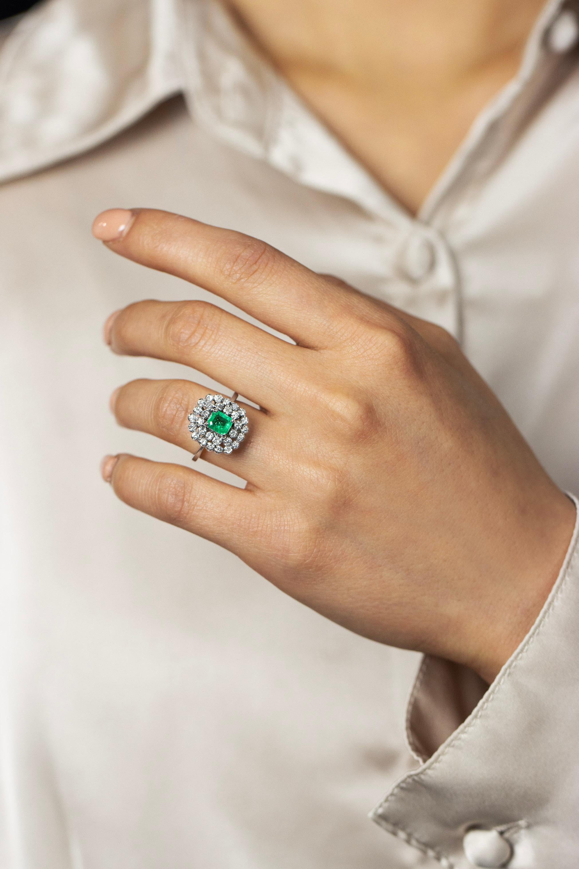 Women's Antique 0.75 Carat Emerald Cut Emerald & Diamond Cluster White Gold Fashion Ring For Sale