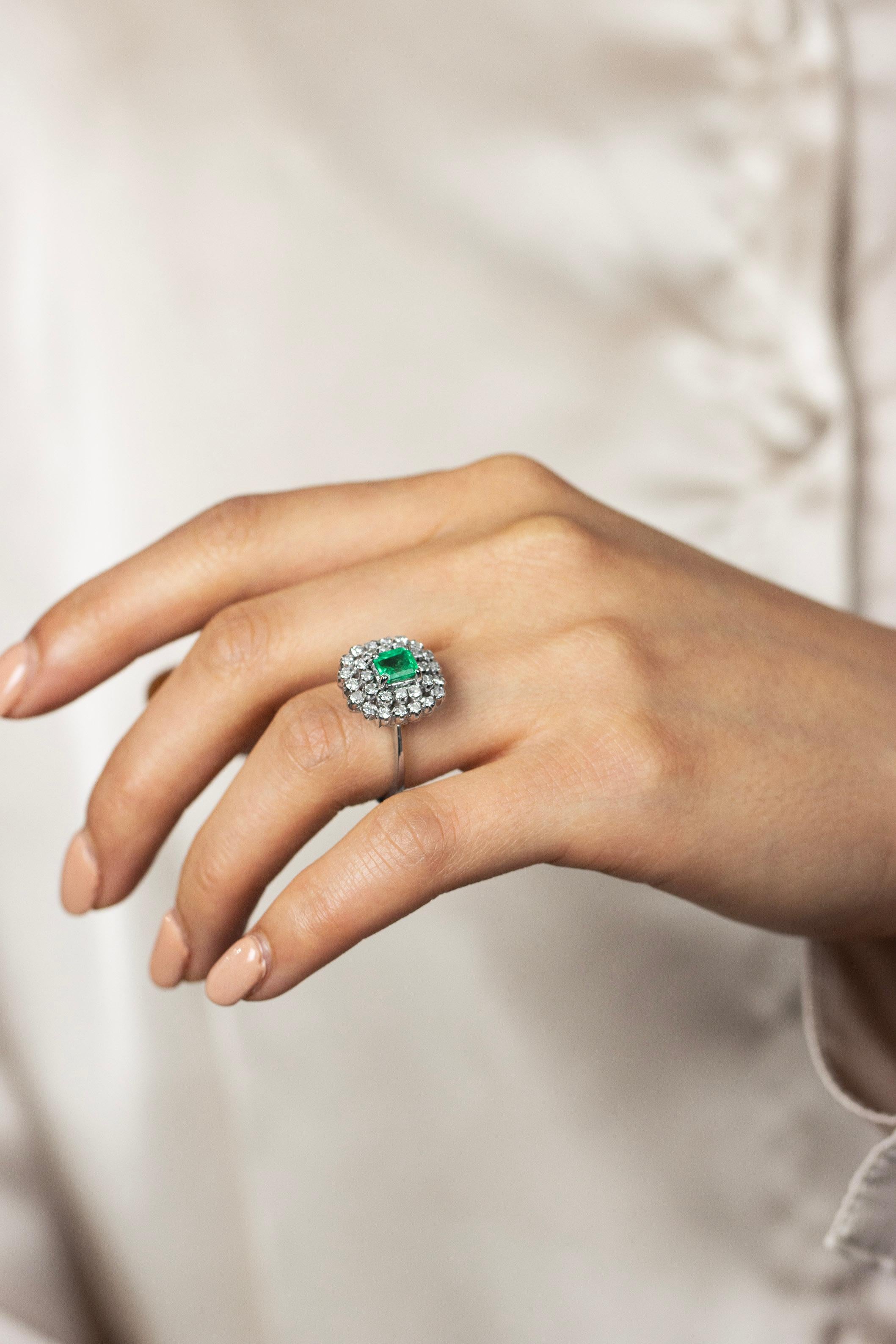 Antique 0.75 Carat Emerald Cut Emerald & Diamond Cluster White Gold Fashion Ring For Sale 1