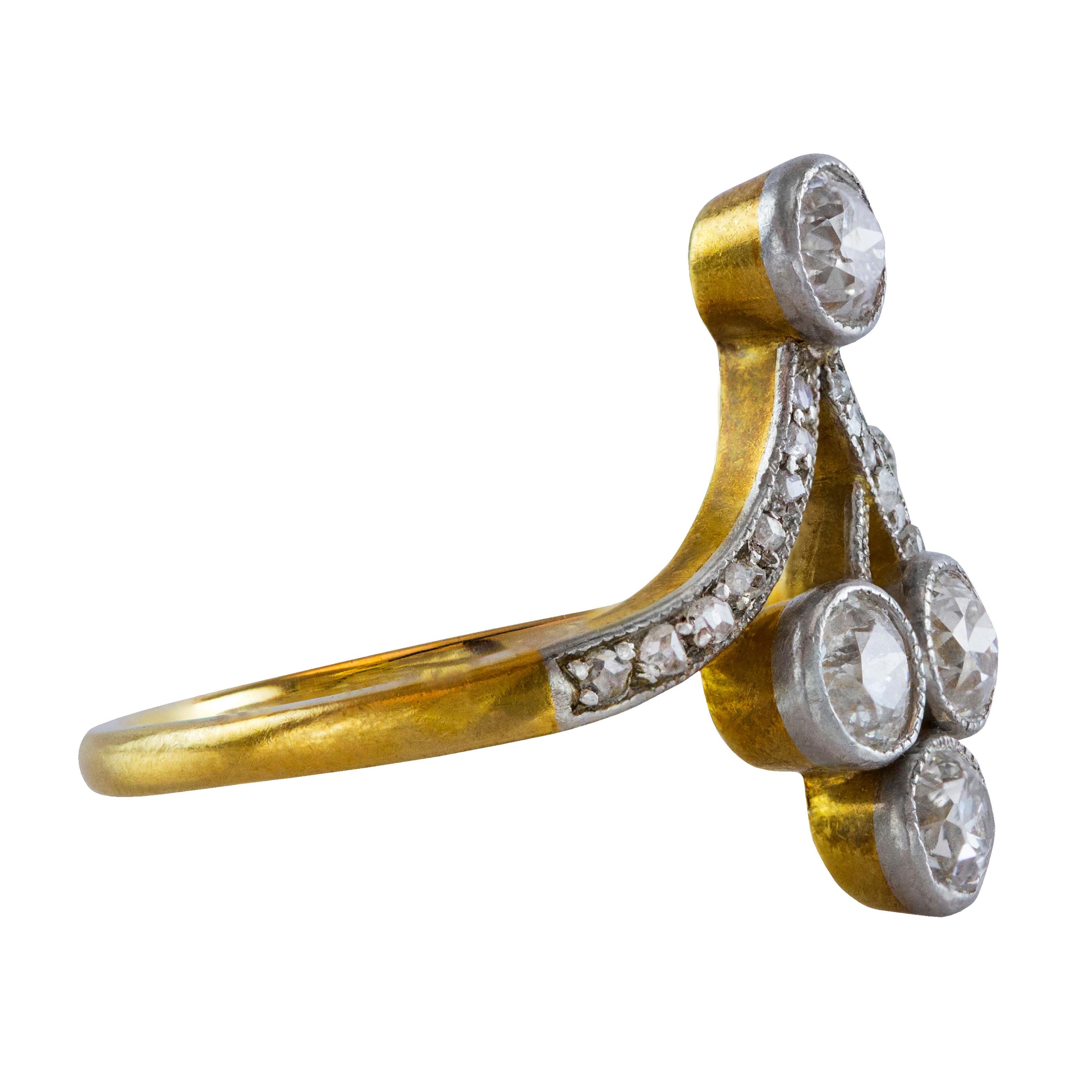 Antiguo Anillo de Oro Amarillo con Diamantes de Corte Europeo Antiguo de 0,78 Quilates Totales Corte europeo antiguo en venta