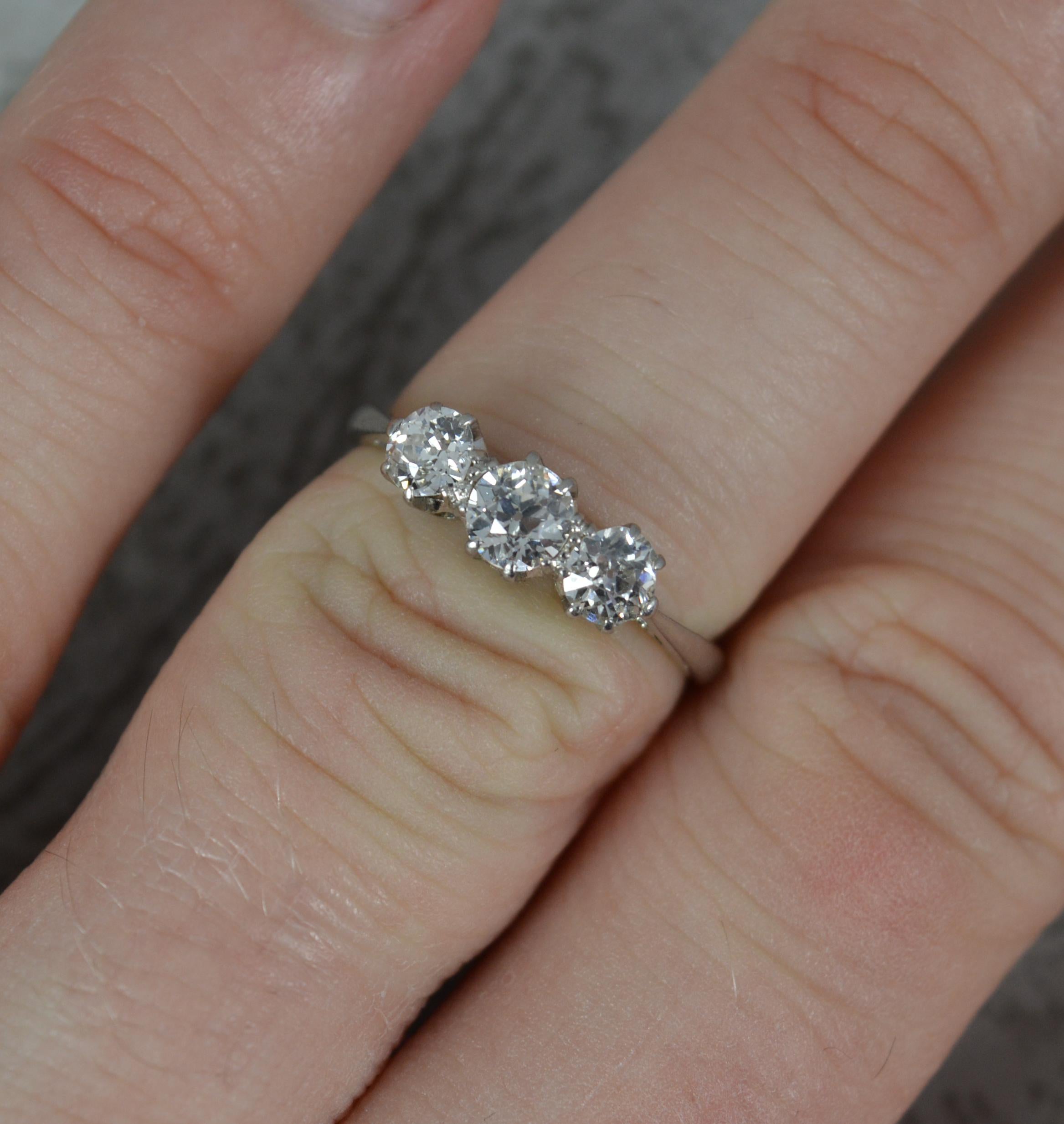 Antiker 0,7 Karat Diamant im Altschliff und Platin Trilogie-Ring (Edwardian) im Angebot