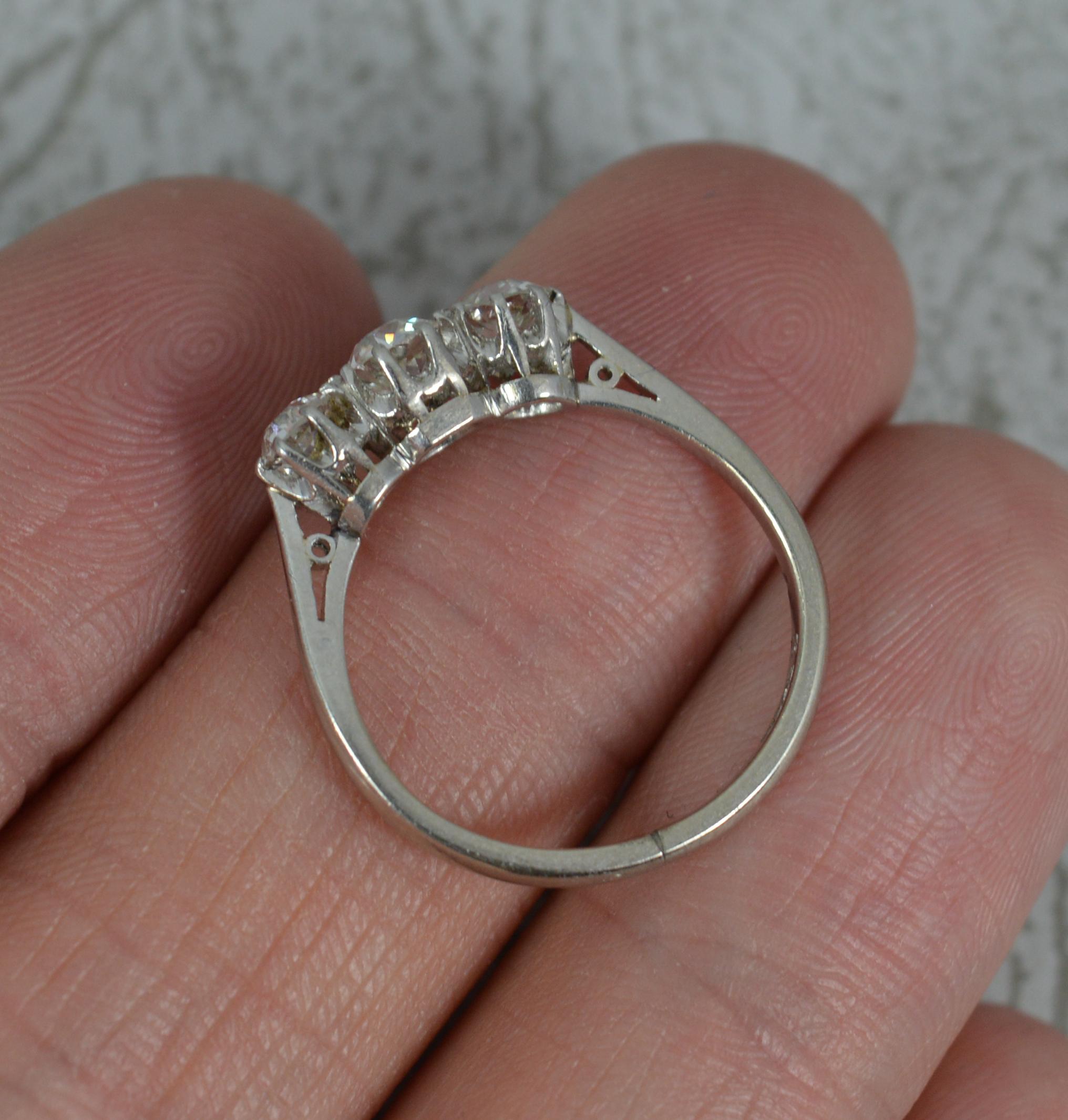 Antiker 0,7 Karat Diamant im Altschliff und Platin Trilogie-Ring (Alteuropäischer Schliff) im Angebot