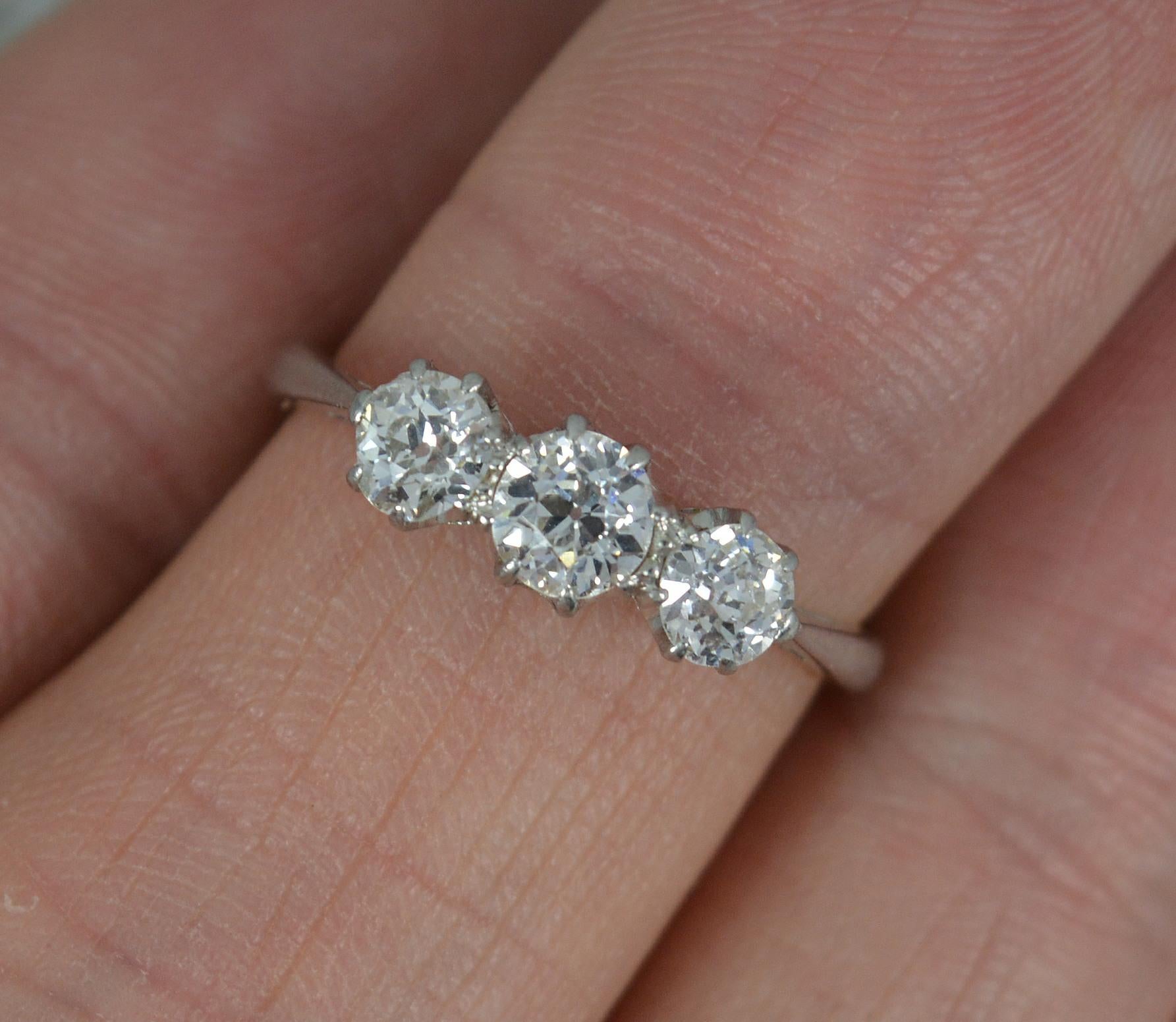 Antiker 0,7 Karat Diamant im Altschliff und Platin Trilogie-Ring Damen im Angebot