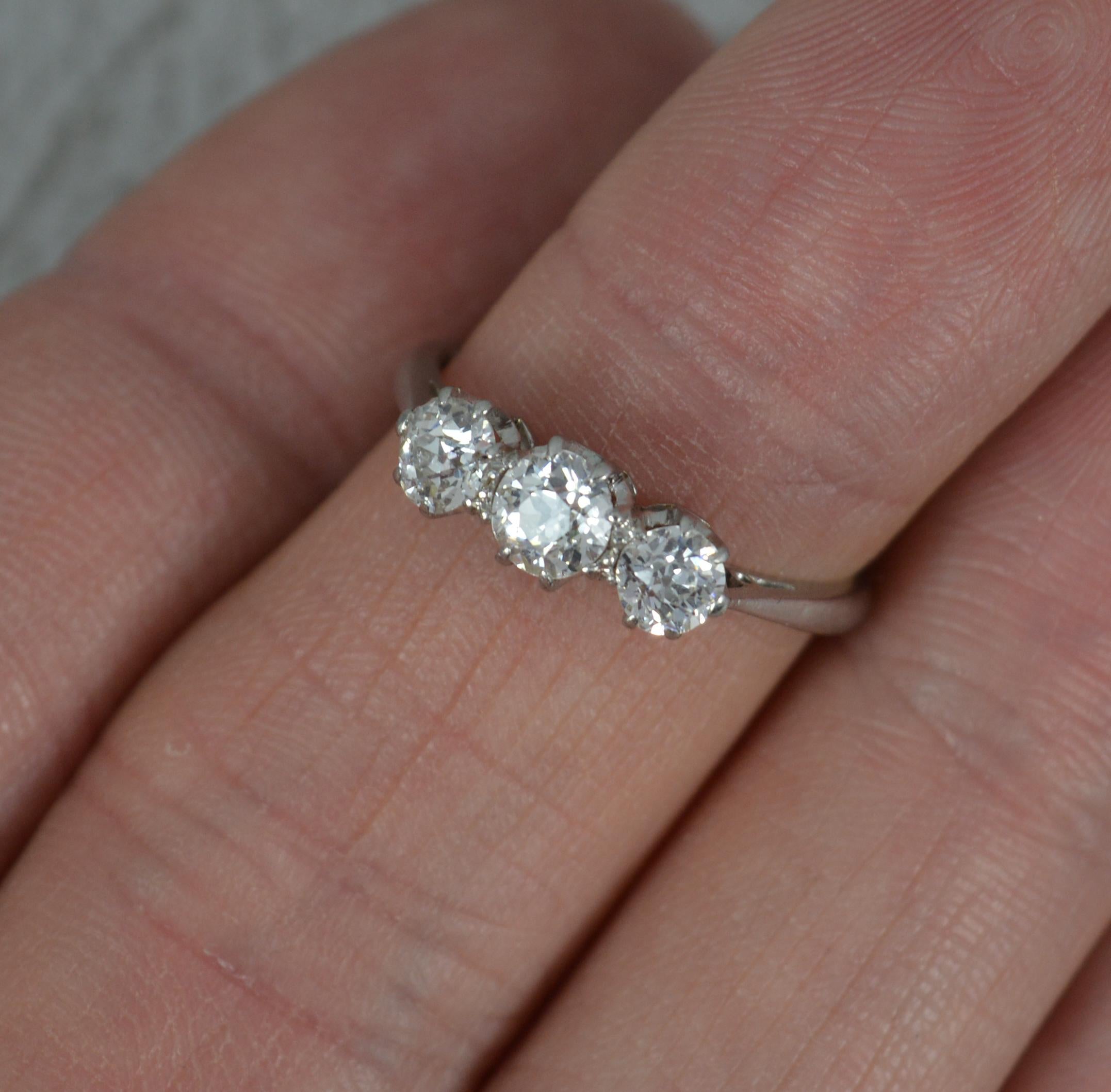 Antiker 0,7 Karat Diamant im Altschliff und Platin Trilogie-Ring im Angebot 1