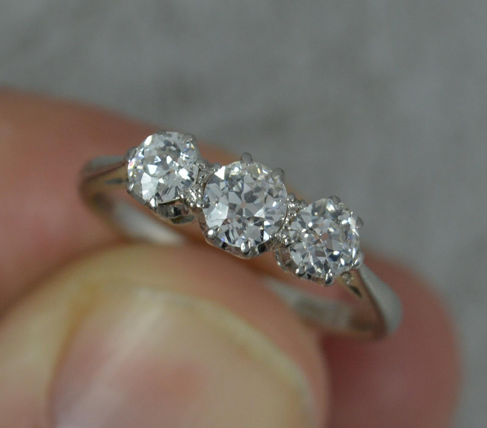 Antiker 0,7 Karat Diamant im Altschliff und Platin Trilogie-Ring im Angebot 3