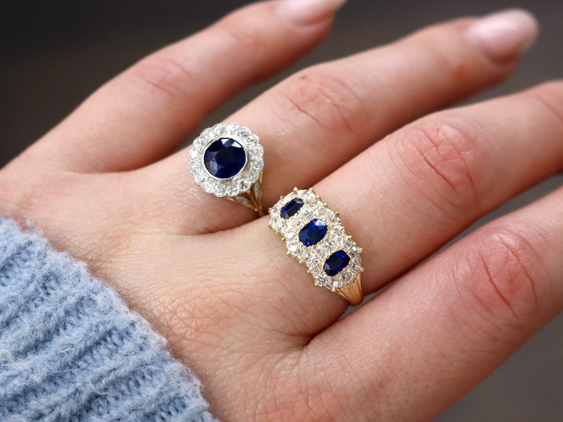 Zafiro antiguo de 0,80 quilates Diamante de 1,25 quilates Anillo de oro amarillo de 18 quilates Circa 1895 Corte cojín en venta