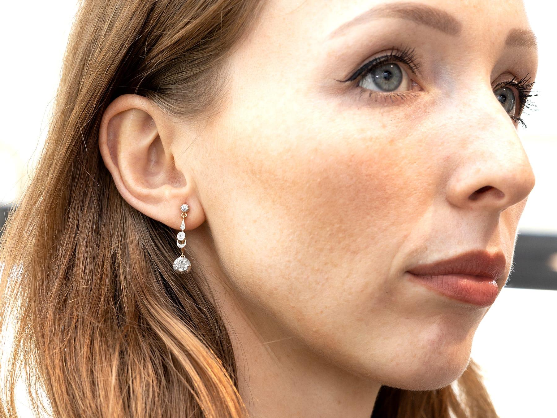 Antike 0,84 Karat Diamant und 18k Gelbgold Tropfen Ohrringe CIRCA 1890 (Alteuropäischer Schliff) im Angebot