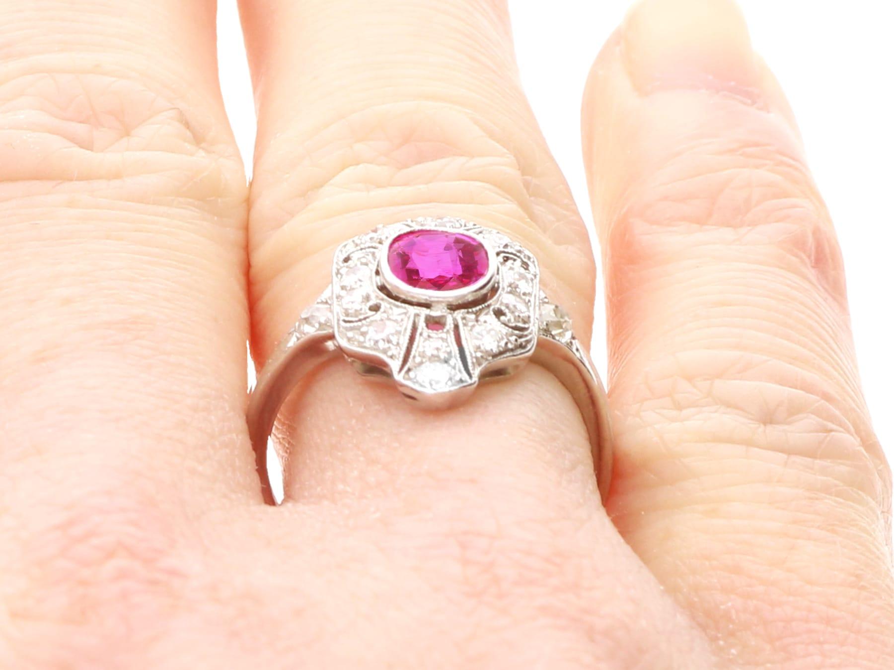 Bague ancienne en platine avec rubis de 0,84 carat et diamants de 0,40 carat, c. 1910 en vente 6